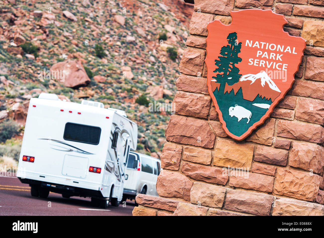 American National Parks viaggio RV. Parco nazionale di protezione del servizio. Parco Nazionale di Zion ingresso. Foto Stock