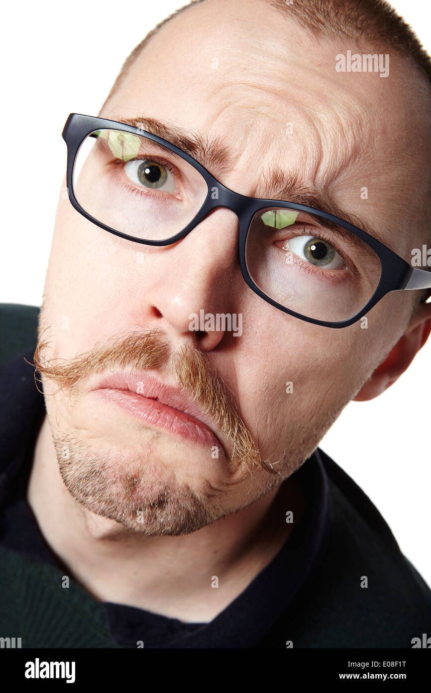 Ritratto di giovane triste con i baffi. L'espressione del viso. Foto Stock