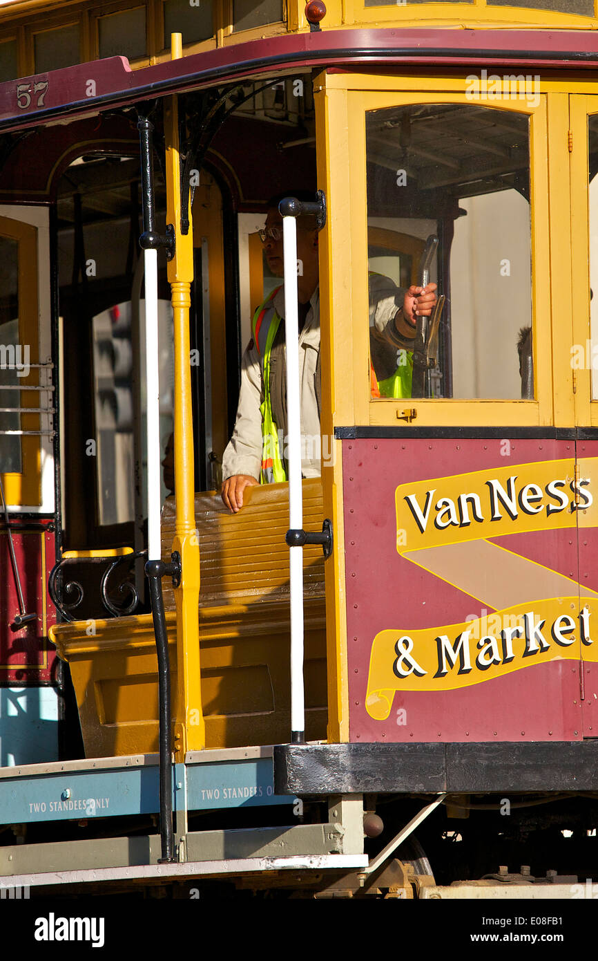 Iconico San Francisco cable car su Nob Hill. Foto Stock