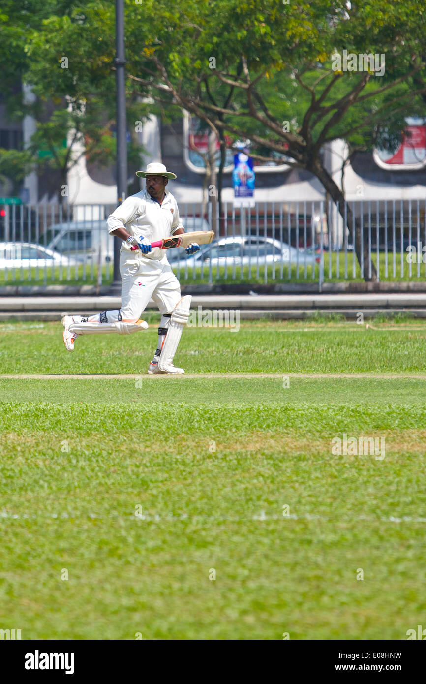 Città Cricket, una partita di cricket sul Padang e Singapore. Foto Stock