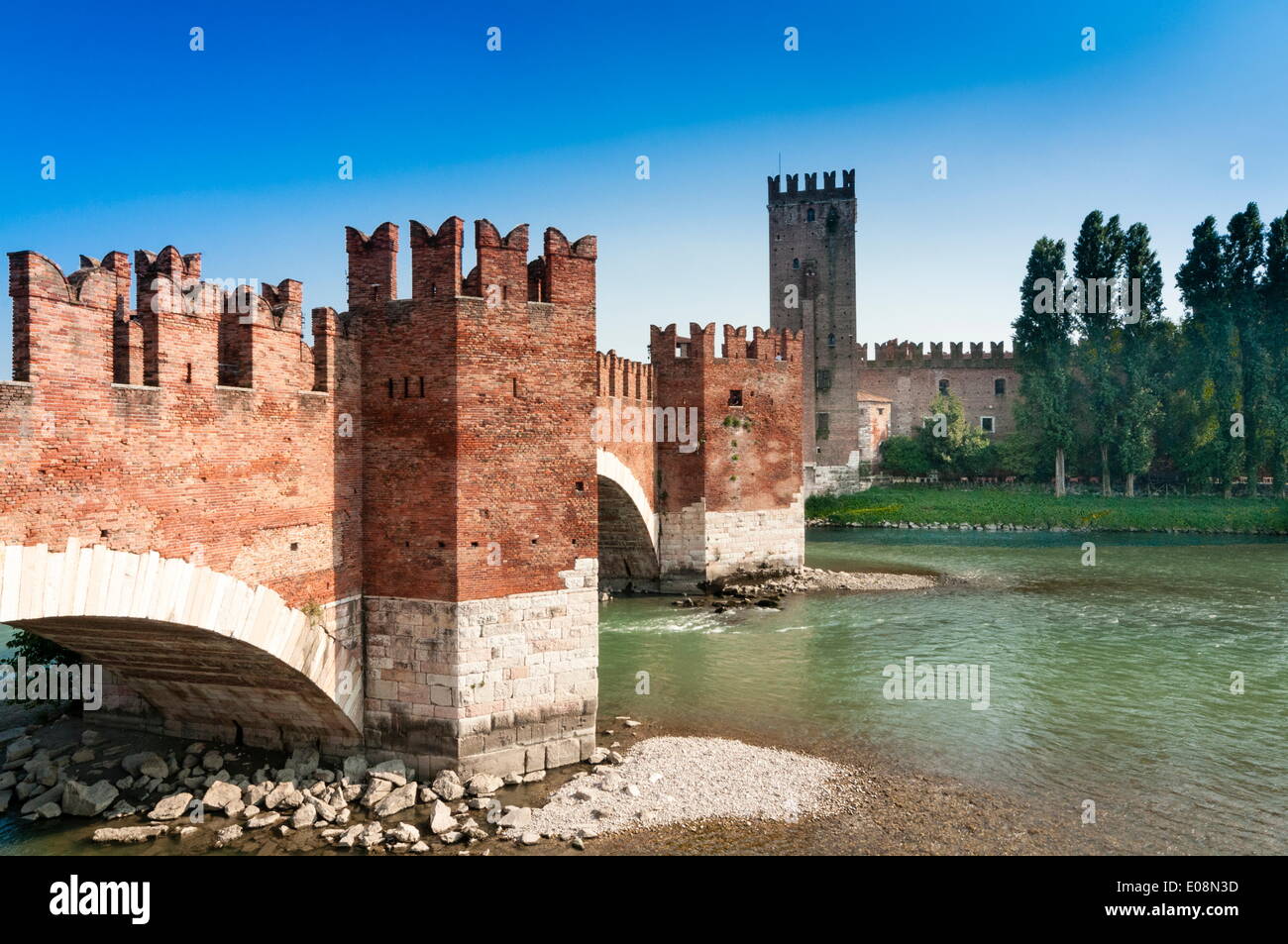 Ponte Scaligero ponte fuori la fortezza di Castelvecchio di Verona, patrimonio mondiale dell UNESCO, Veneto, Italia, Europa Foto Stock