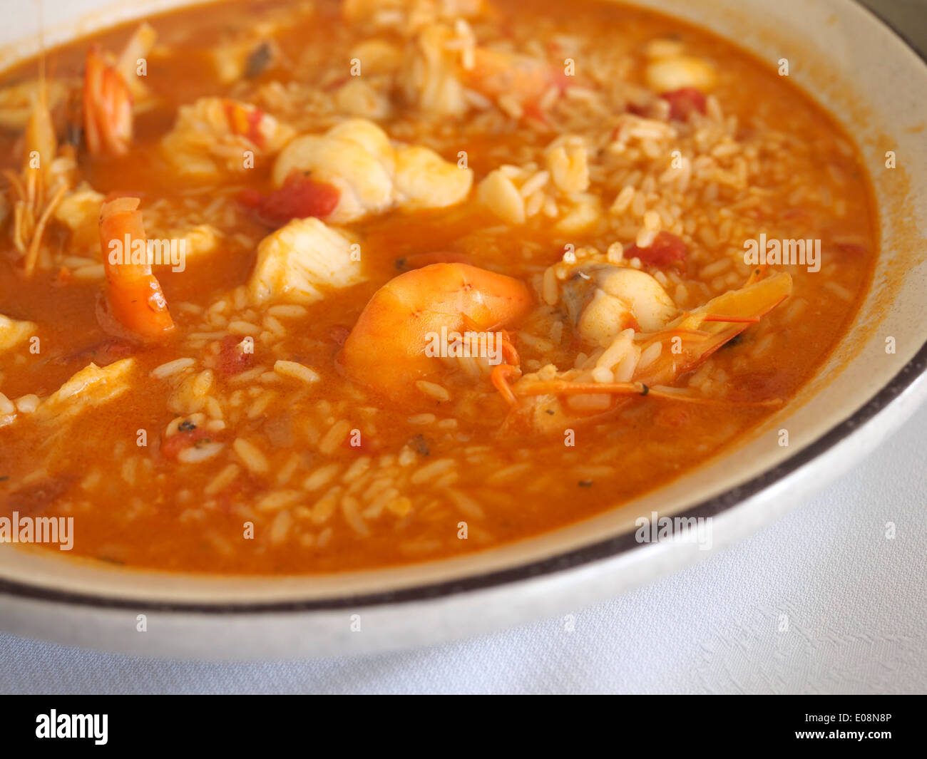 Arroz de marisco - portoghese piatto di frutti di mare con pesce, molluschi e crostacei e riso Foto Stock