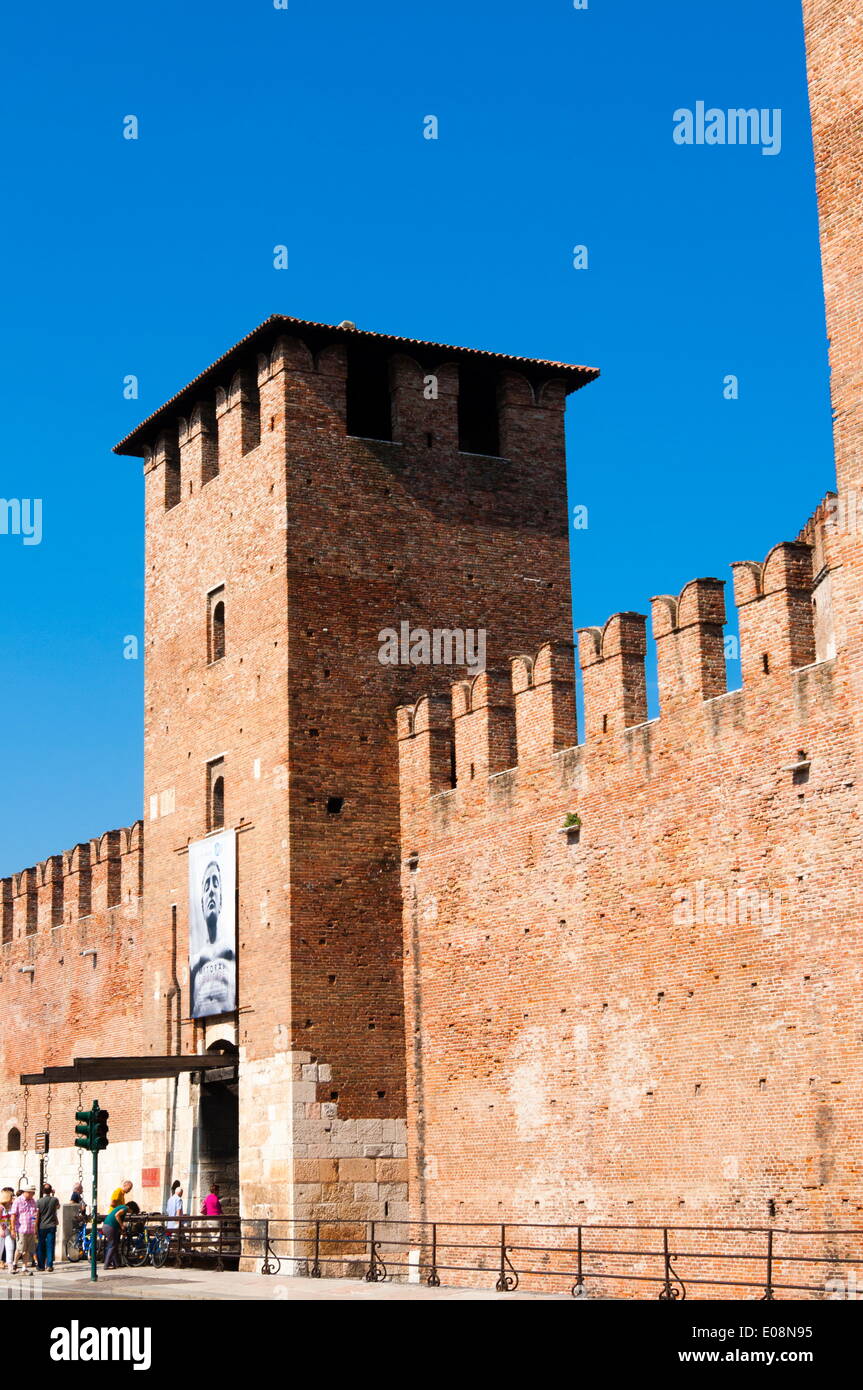 Castelvecchio fortezza risalente al 1355, Verona, Sito Patrimonio Mondiale dell'UNESCO, Veneto, Italia, Europa Foto Stock