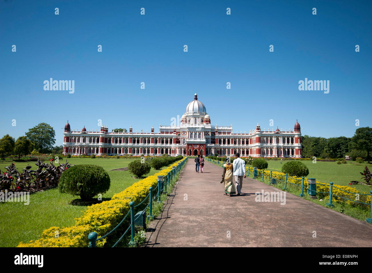 Cooch Behar Palace (Victor Giubileo Palace) costruita nel 1887 da Maharaja Nripendra Narayan e modellata su Buckingham Palace, Cooch Behar, West Bengal, India, Asia Foto Stock