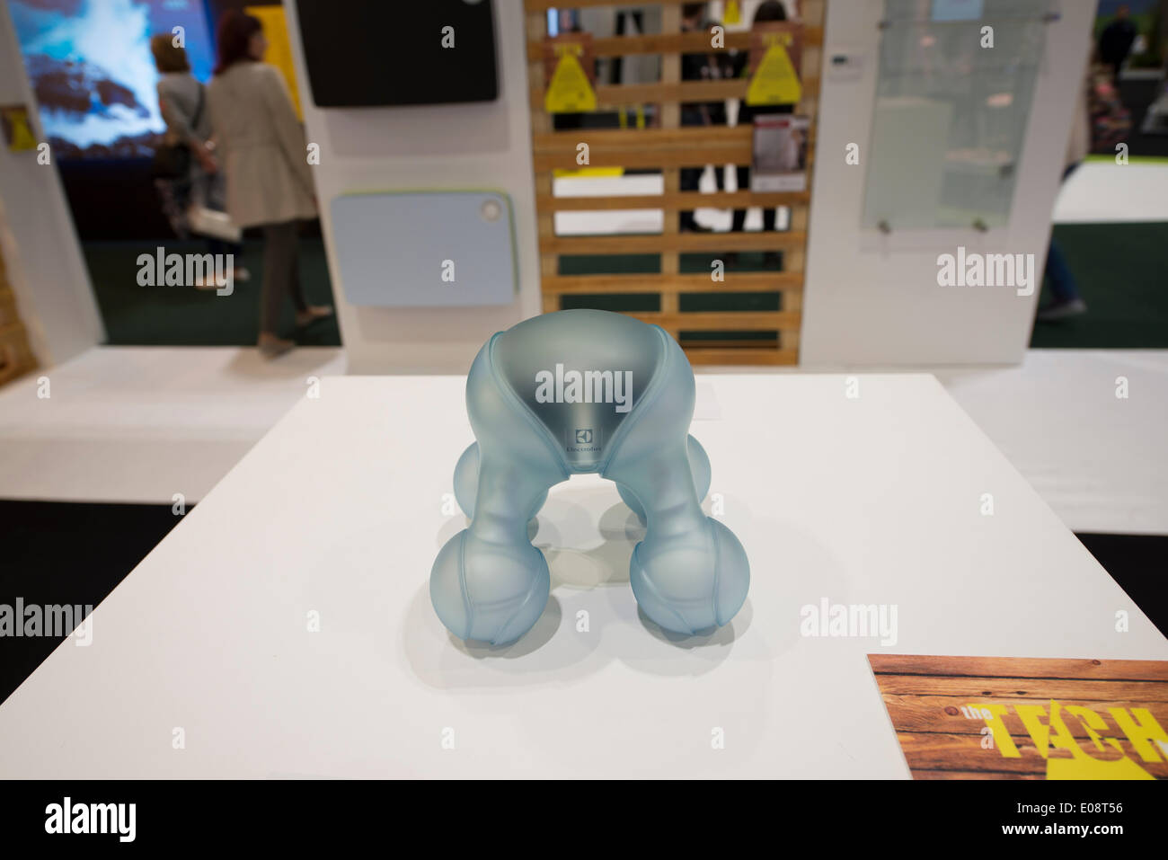 Londra, Regno Unito. 06 Maggio, 2014. Londra, Regno Unito. 06 Maggio, 2014. Londra, UK, 06 maggio, 2014. Grand Designs Live mostra promossa da Anglian Home miglioramenti, con più di 500 espositori in zone per una tecnologia sostenibile, self-build, design, tecnologia grand interiors, cucine e bagni, giardini, food & casalinghi. In Tech box: Electrolux Design Lab Atomium, una stampante 3D che utilizza ingredienti molecolare per costruire il cibo strato per strato. Il prodotto aiuta i bambini a preparare il proprio cibo in un modo divertente e interattivo girando di mangiare in un divertente e creativo e una sana attività. © Malcolm Foto Stock