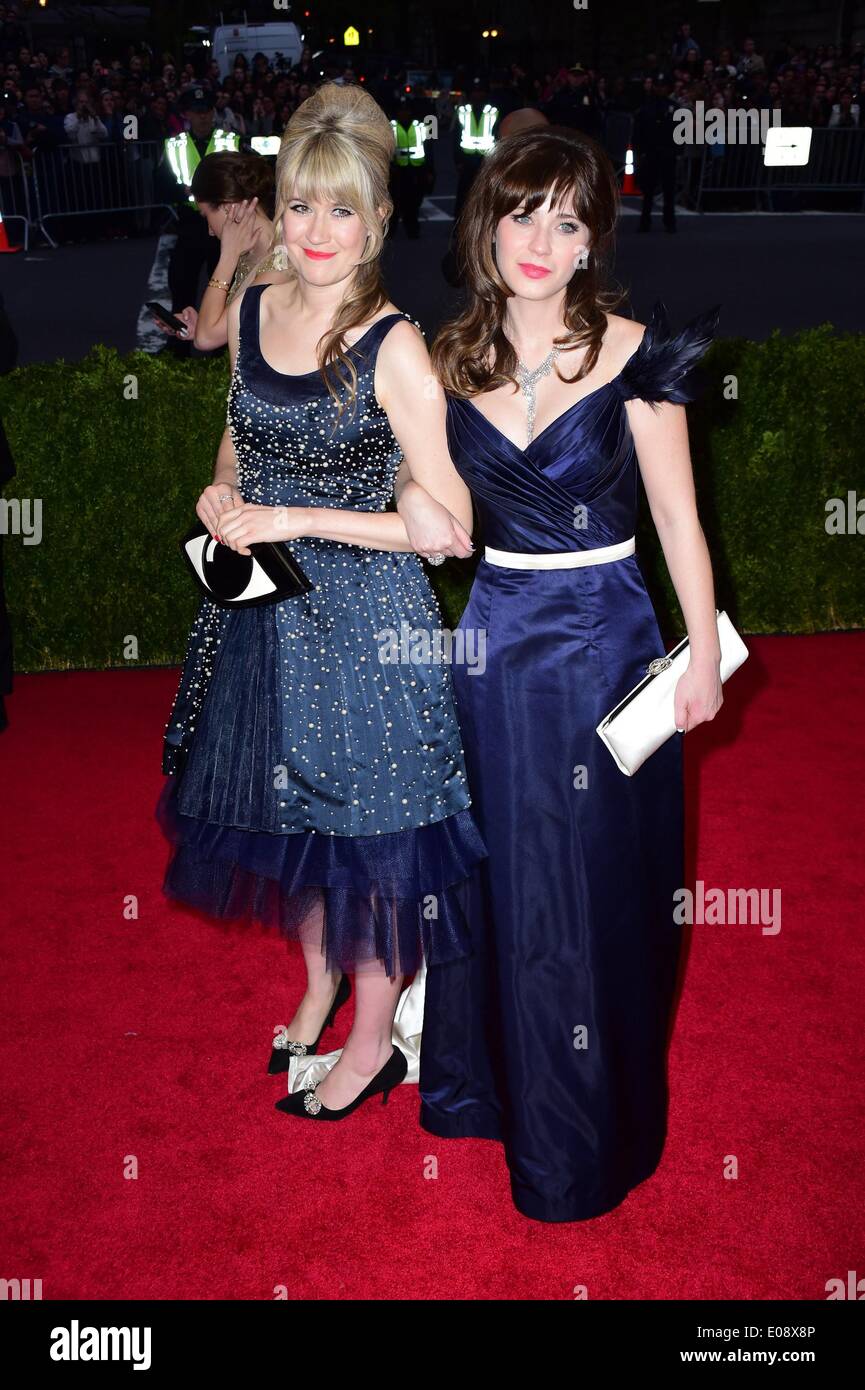 New York, NY, STATI UNITI D'AMERICA. Il 5 maggio, 2014. Tennessee Thomas, Zooey Deschanel presso gli arrivi per 'Charles James: oltre la moda' apertura notturna al Metropolitan Museum of Art di gala annuale - Parte 7, Anna Wintour Costume Center di New York, NY Maggio 5, 2014. Credito: Gregorio T. Binuya/Everett raccolta/Alamy Live News Foto Stock