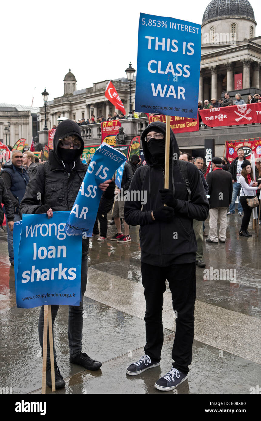 Class War attivisti protesta contro Wonga durante il London giorno di maggio rally, 2014. Foto Stock