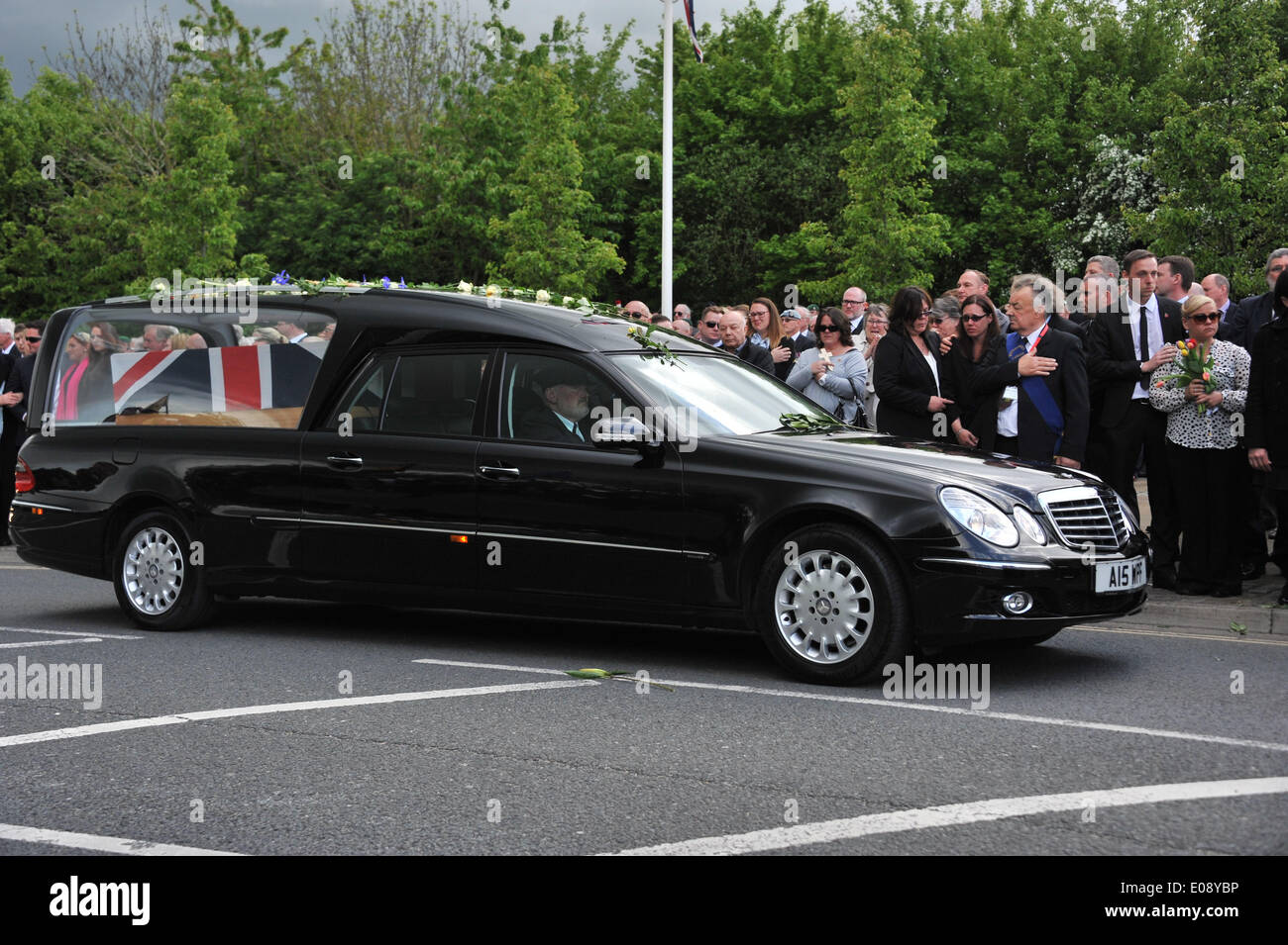 Brize Norton, Regno Unito. 06 Maggio, 2014. Il rimpatrio di Capt Thomas Clarke, Warrant Officer Classe 2 Spencer Faulkner e Cpl James Walters erano dal corpo dell'aria dell'Esercito, RAF intelligence officer Flt Lt Rakesh Chauhan e L/Cpl Oliver Thomas dell'Intelligenza Corps a Brize Norton in Oxfordshire Credito: Desmond Brambley/Alamy Live News Foto Stock