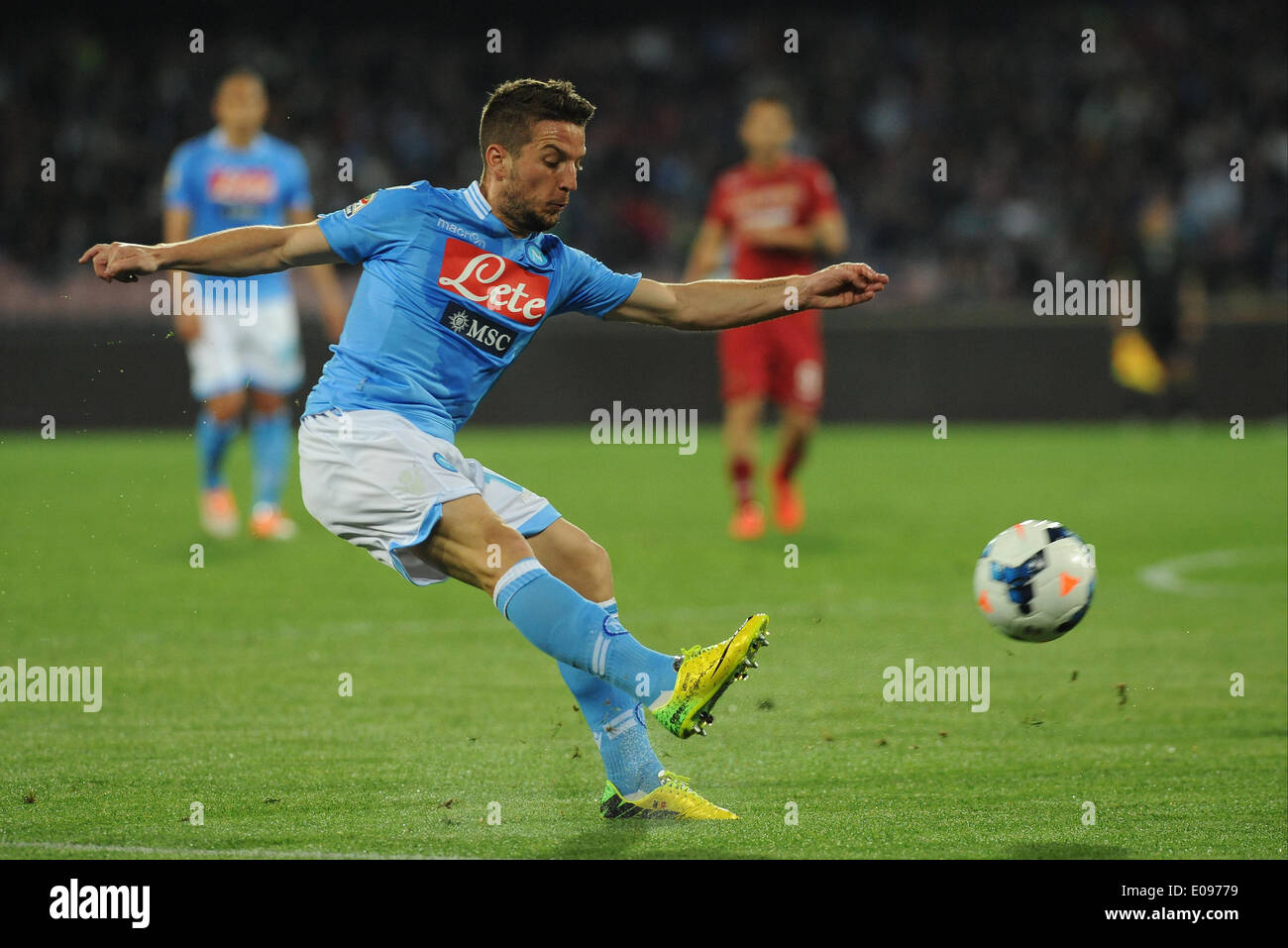 Napoli, Italia. Il 6 maggio, 2014. Dries Mertens durante il campionato italiano di una partita tra SSC Napoli e Cagliari Calcio Calcio/Calcetto allo Stadio San Paolo il 6 maggio 2014 a Napoli, Italia. © Franco Romano/NurPhoto/ZUMAPRESS.com/Alamy Live News Foto Stock