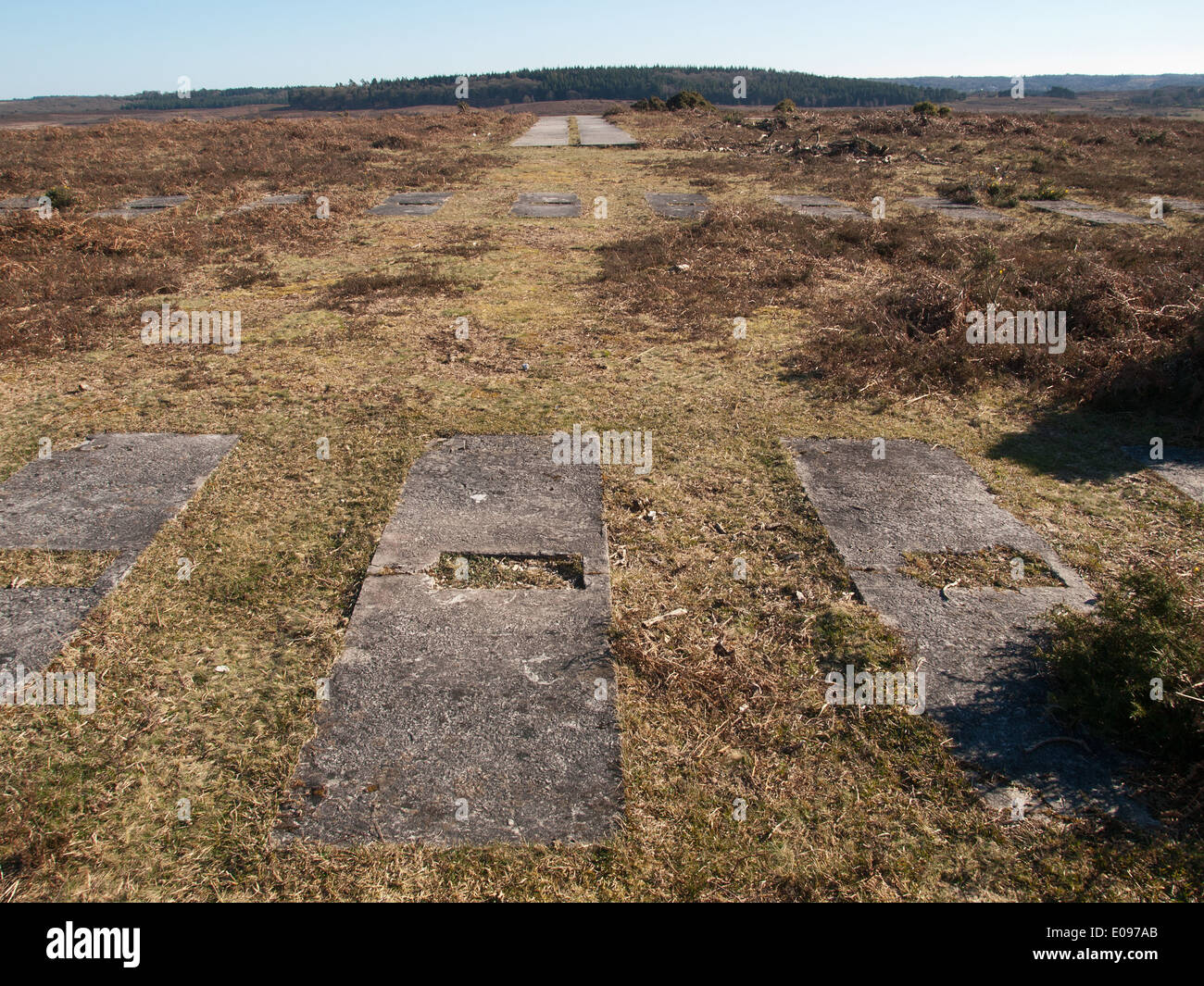 La freccia direzionale a Ashley a piedi New Forest National Park Hampshire Inghilterra UK usata come una gamma di bombardamenti durante la Seconda Guerra Mondiale Foto Stock