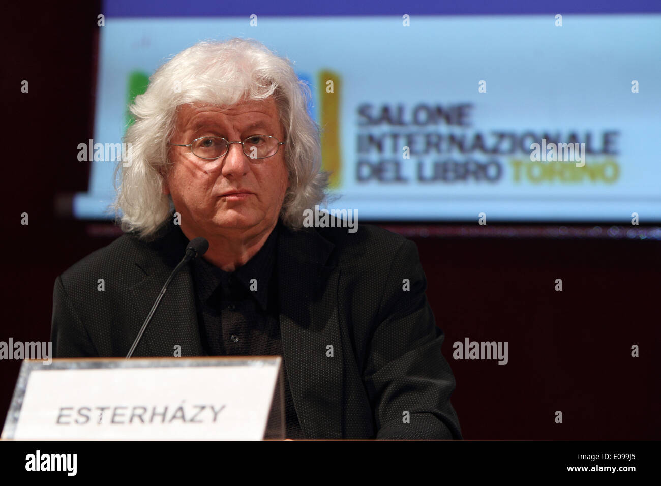 Lo scrittore ungherese Péter Esterházy (nato nel 1950) durante il suo discorso alla Fiera del Libro di Torino. Foto Stock