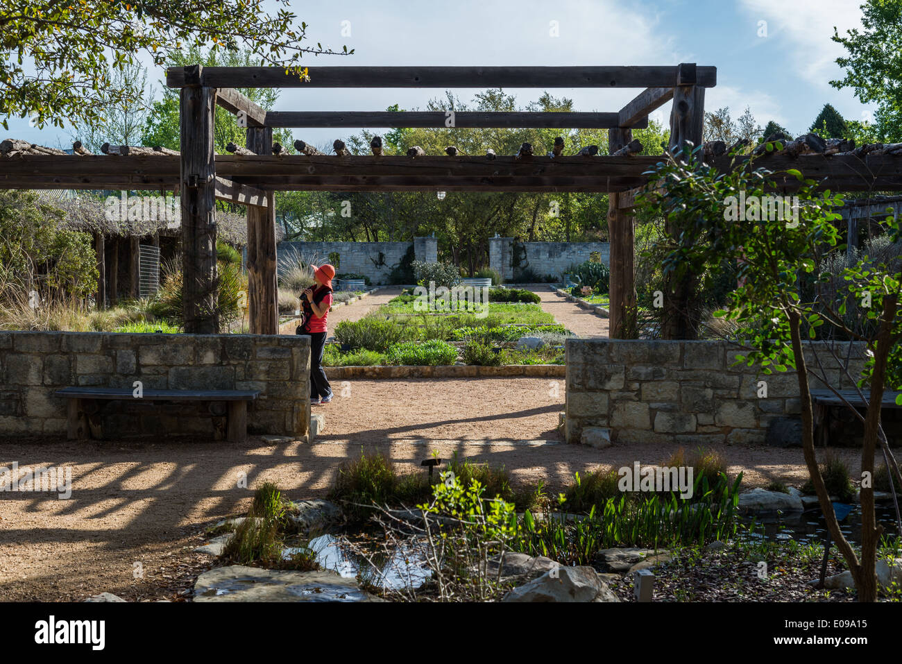Sud-ovest americano garden design al Lady Bird Johnson Centro di fiori selvaggi. Austin, Texas, Stati Uniti d'America. Foto Stock