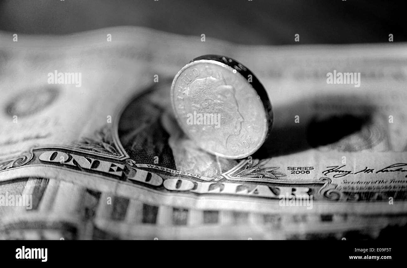 Un US Dollar $1 fattura nota con un Britannico Regno unito a una libbra di £ 1 gettone Foto Stock