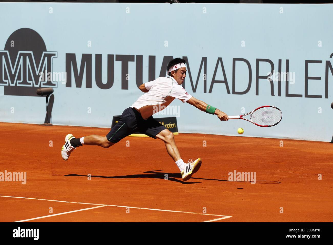 Madrid, Spagna, 5 maggio 2014. Il 5 maggio, 2014. Kei Nishikori (JPN) Tennis : Kei Nishikori del Giappone durante gli uomini singoli 1° round match della Mutua Madrid Open torneo di tennis presso il La Caja Magica a Madrid, Spagna, 5 maggio 2014 . © AFLO/Alamy Live News Foto Stock