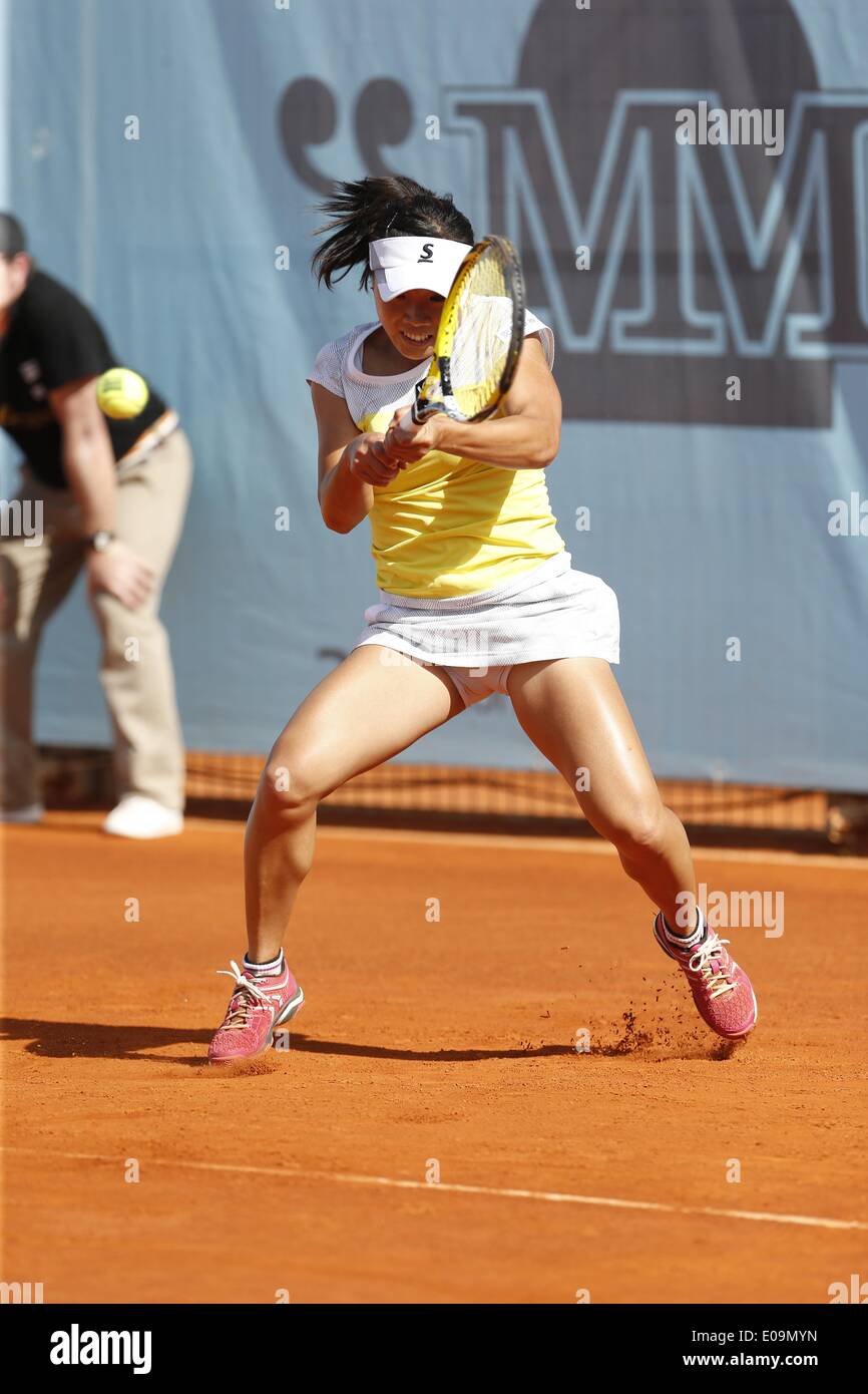 Madrid, Spagna, 4 maggio 2014. Il 4 maggio, 2014. Kurumi Nara (JPN) Tennis : Kurumi Nara del Giappone durante il singolare femminile 1° round match della Mutua Madrid Open torneo di tennis presso il La Caja Magica a Madrid, Spagna, 4 maggio 2014 . © AFLO/Alamy Live News Foto Stock