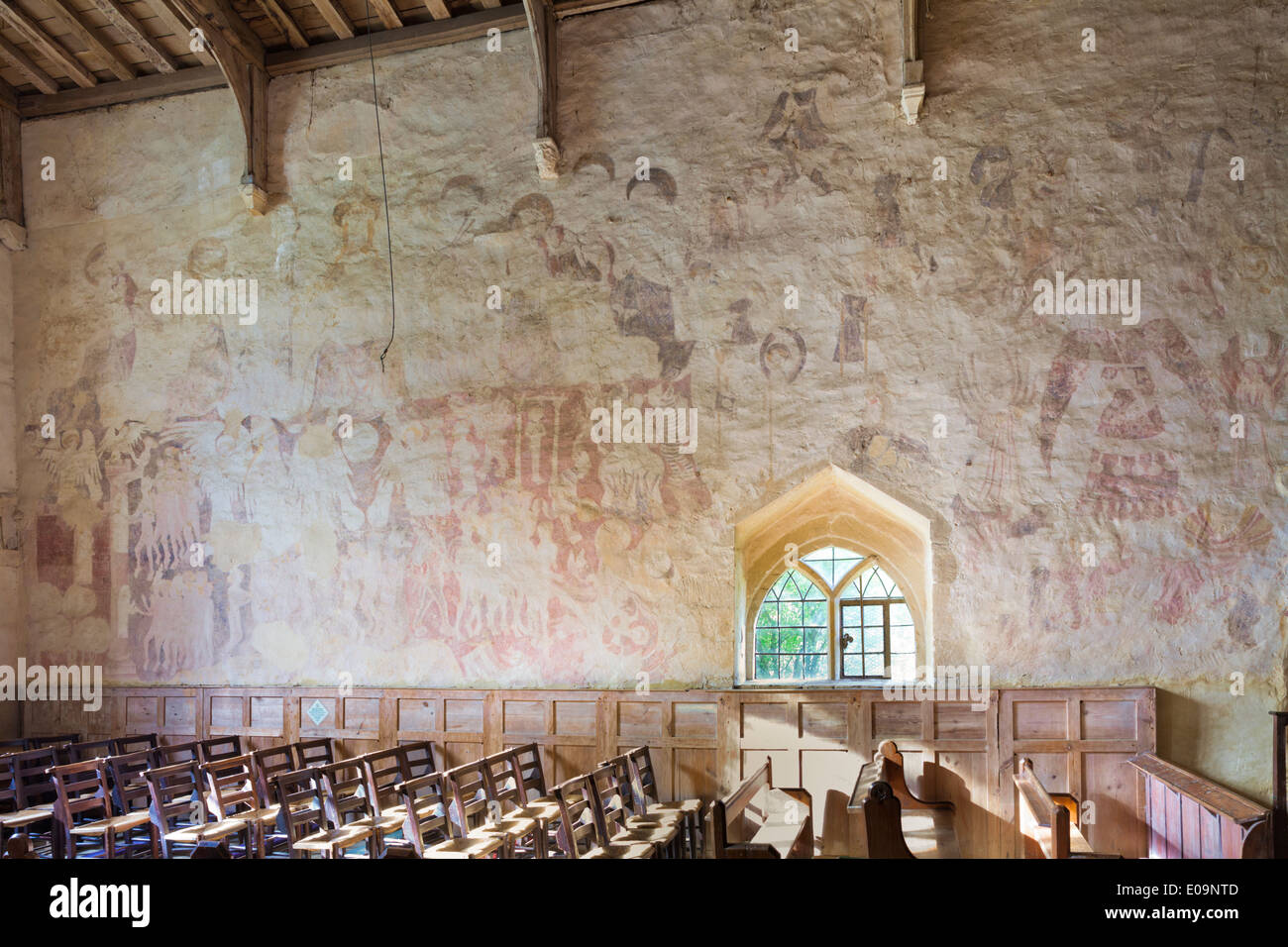 Pittura murale medioevale nella chiesa di San Nicola nel villaggio Costwold di Oddington inferiore, GLOUCESTERSHIRE REGNO UNITO Foto Stock