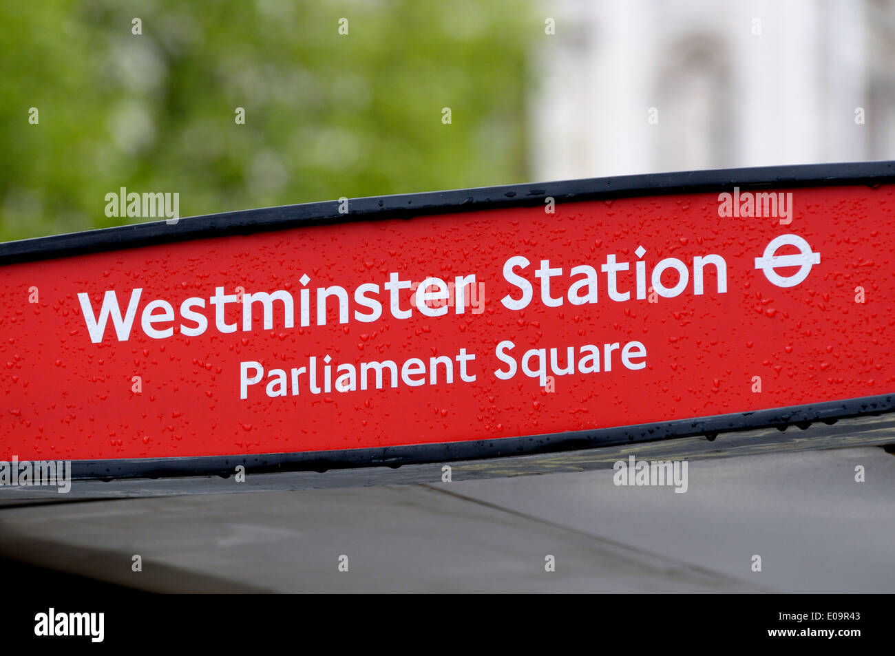 Londra, Inghilterra, Regno Unito. Fermata bus a Westminster Station / Piazza del Parlamento Foto Stock