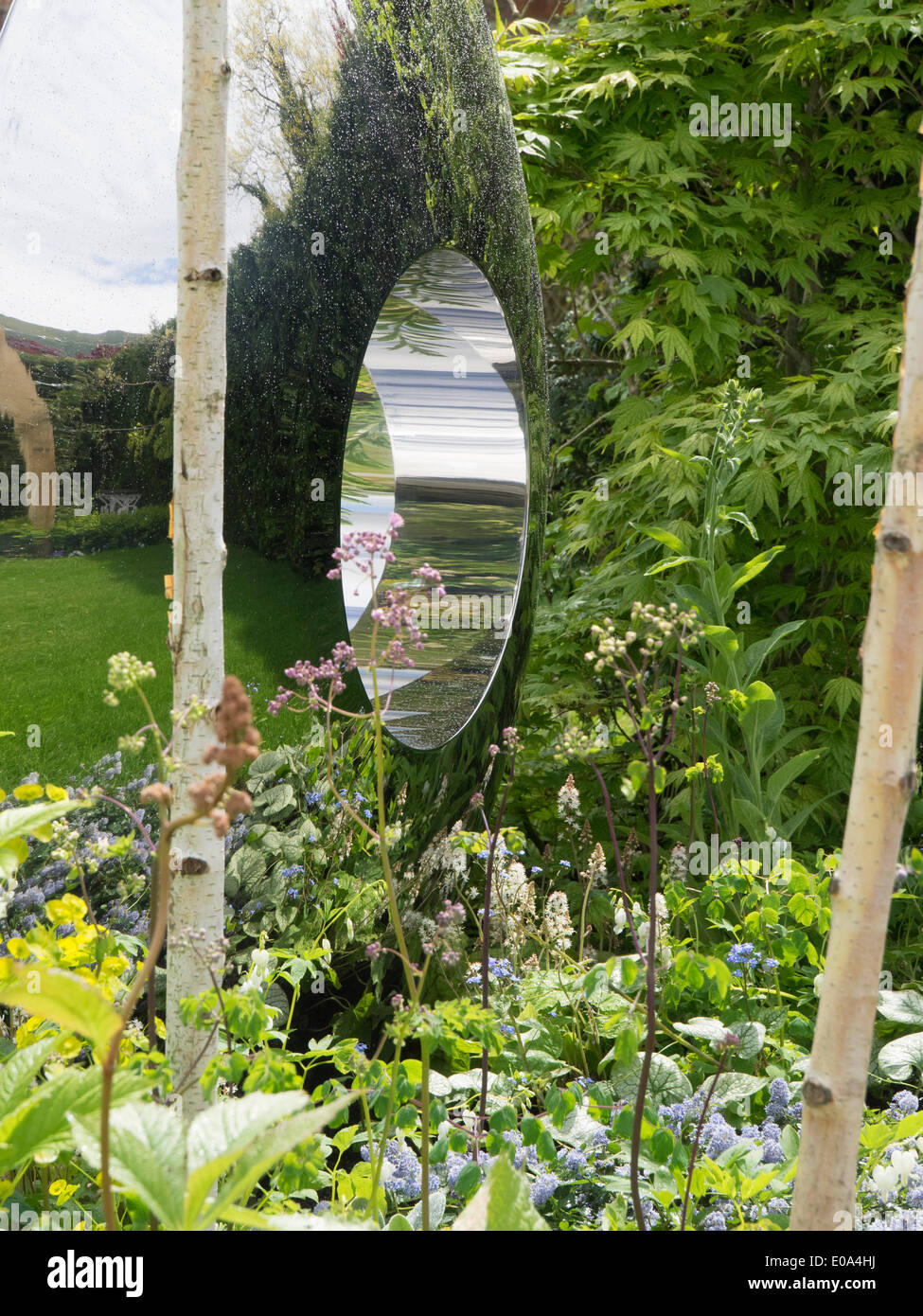 Malvern, Worcestershire, Regno Unito, 7 maggio 2014 RHS Malvern spettacolo primaverile. Rosy e vittoria giardino disegnato da Samantha Willis. Credito: Ian Thwaites/Alamy Live News Foto Stock