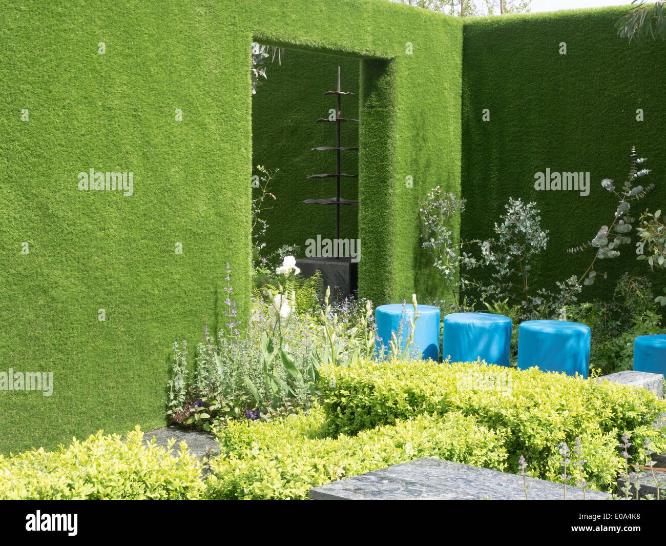 Malvern, Worcestershire, Regno Unito, 7 maggio 2014 RHS Malvern spettacolo primaverile. Il vivere con il Morbo di Parkinson giardino da Keyscape a nome di Parkinsons UK Credit: Ian Thwaites/Alamy Live News Foto Stock