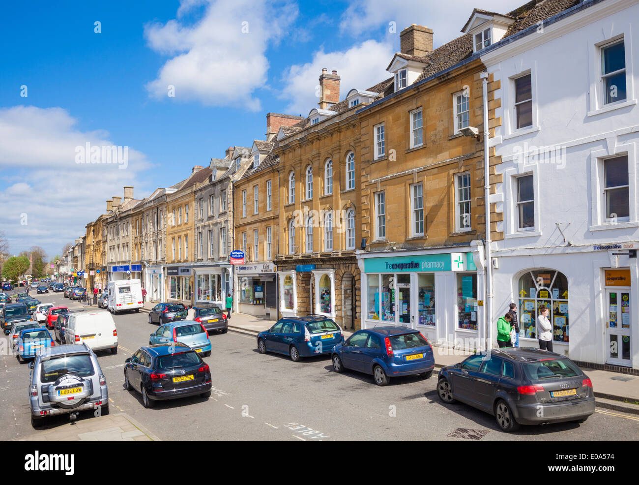 High Street, Chipping Norton Cotswolds Oxfordshire Inghilterra UK UE Europa Foto Stock