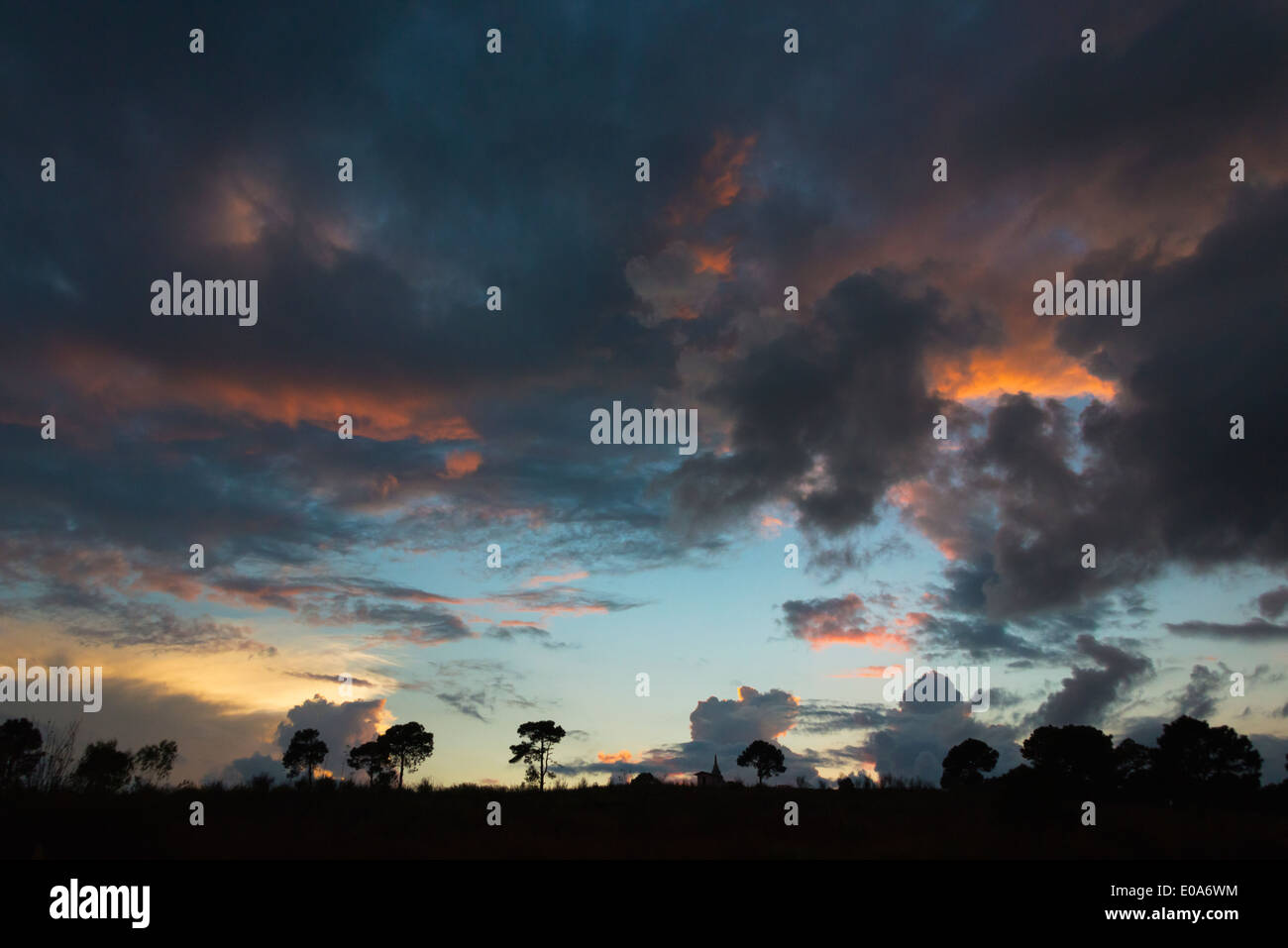 Nuvole drammatico al tramonto, Stato Shan, Myanmar Foto Stock