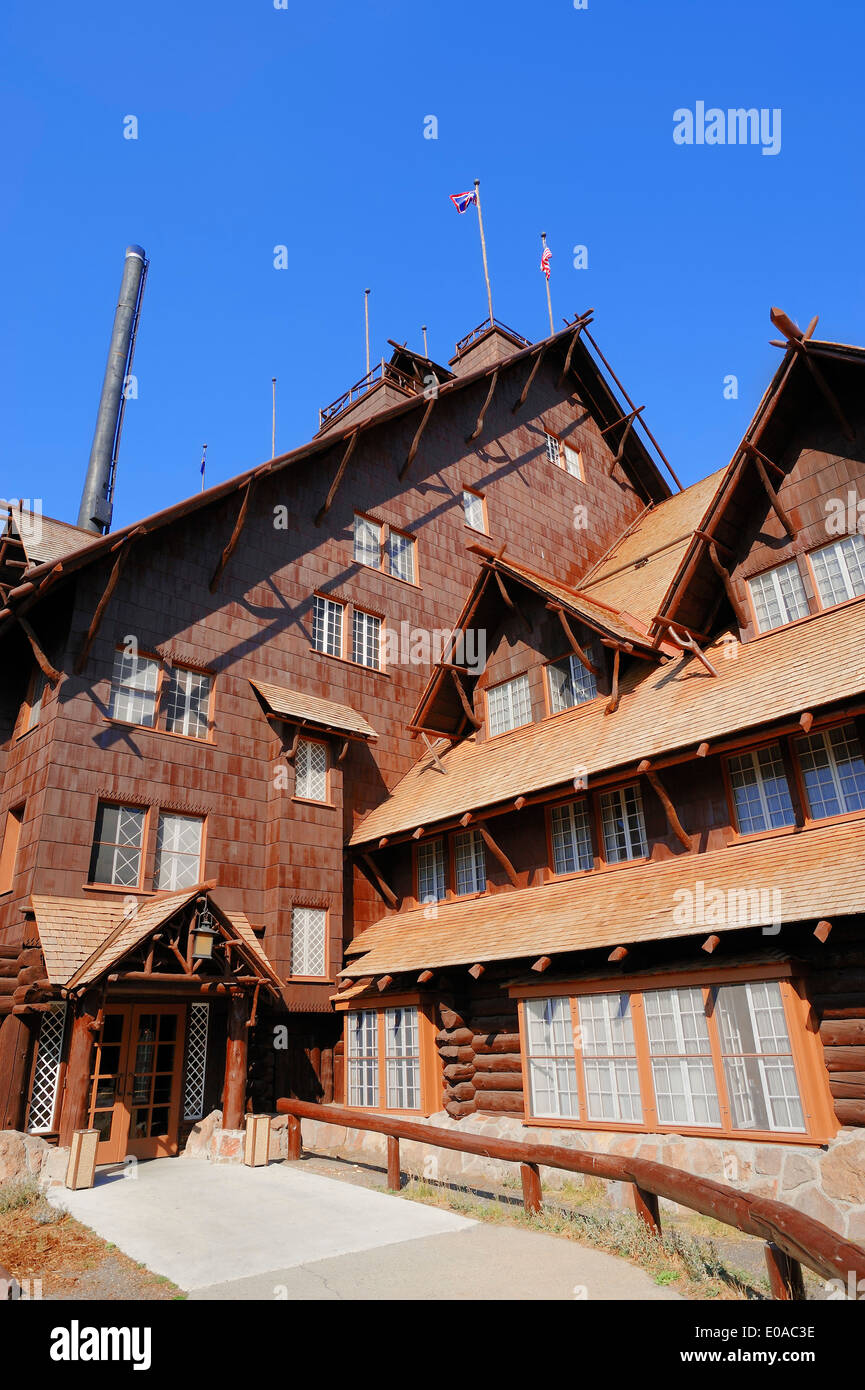 Hotel Old Faithful Inn, il Parco nazionale di Yellowstone, Wyoming USA Foto Stock