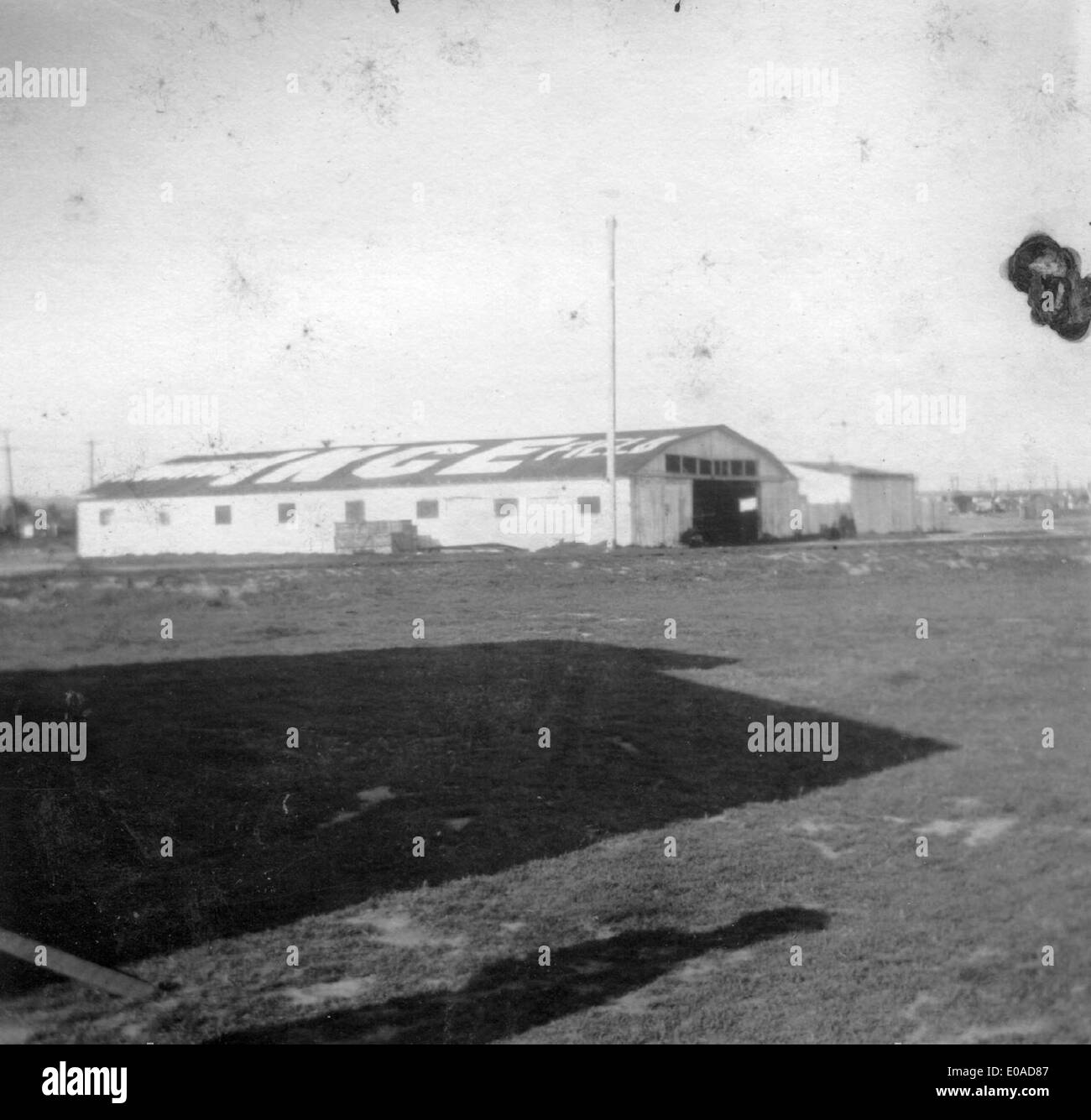 Questa immagine cattura Ince Field a Venice, California, nel 1917. Fu un primo campo di aviazione utilizzato per testare e sviluppare aerei all'inizio del XX secolo. Il sito è stato parte integrante della crescita dell'aviazione in California. Foto Stock