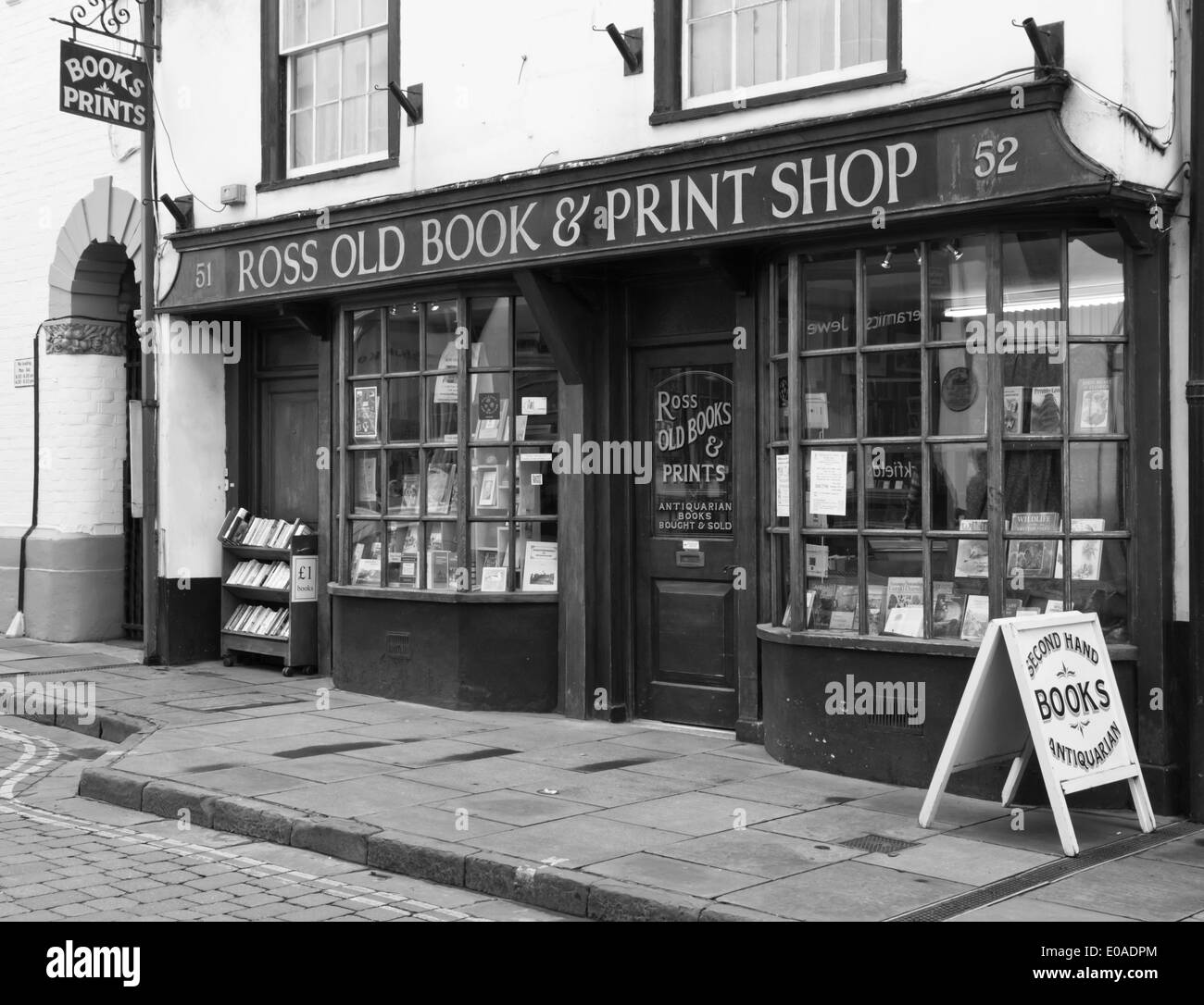 Ross on Wye , una piccola cittadina in Herefordshire England Regno Unito Ross vecchio libro e print shop Foto Stock