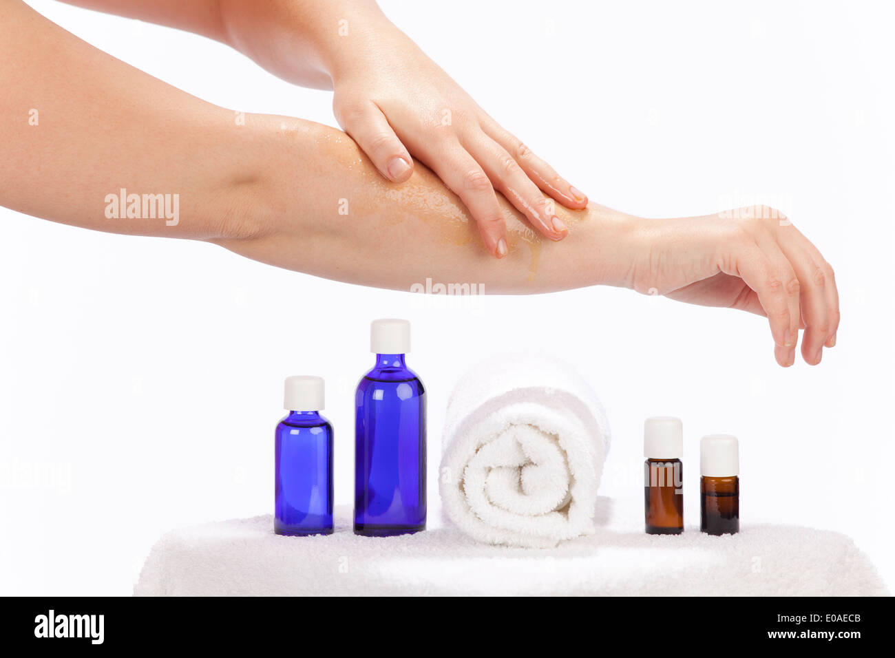 Cura della pelle con oli essenziali Foto Stock