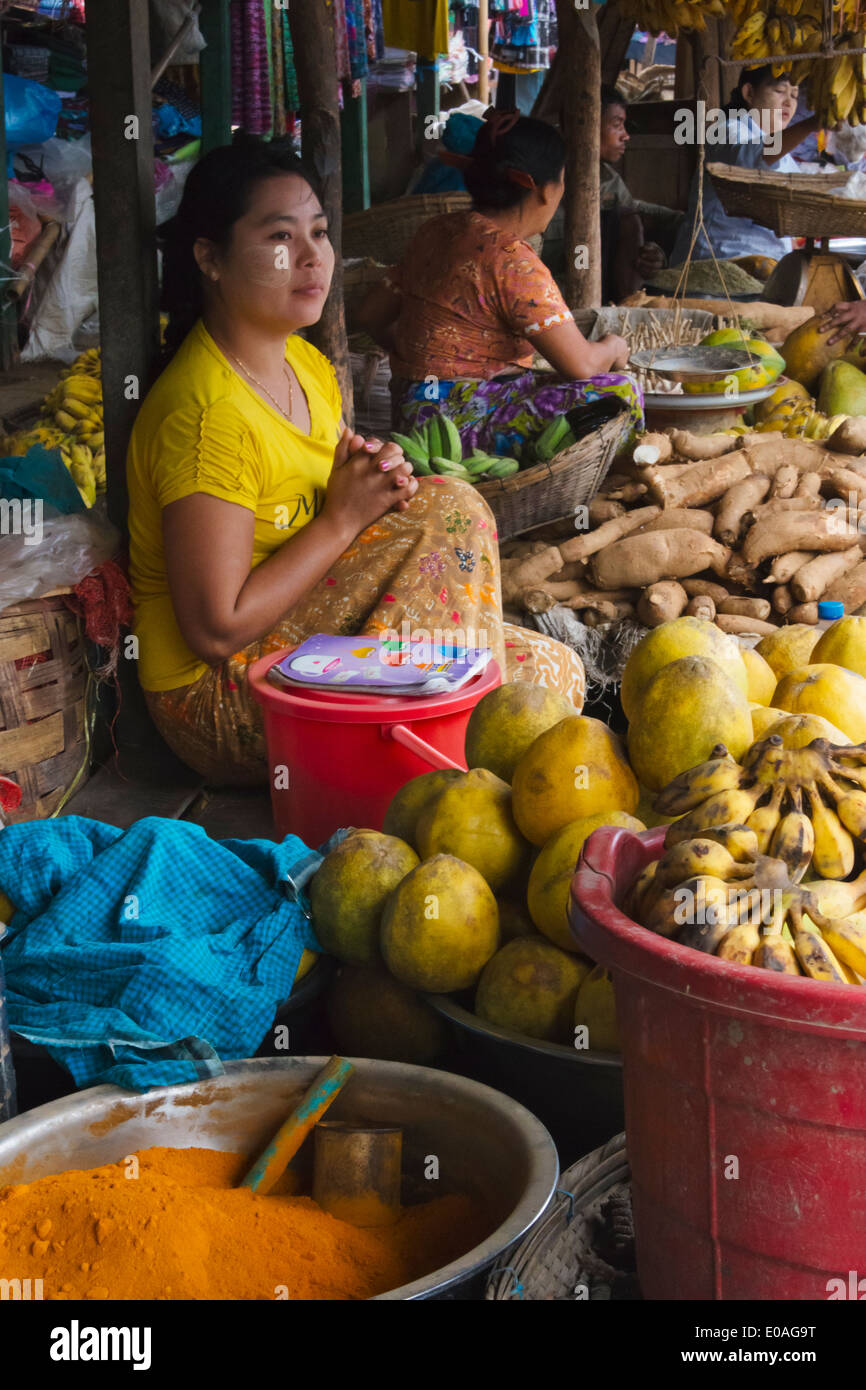 Mercato, Mrauk-U, Stato di Rakhine, Myanmar Foto Stock