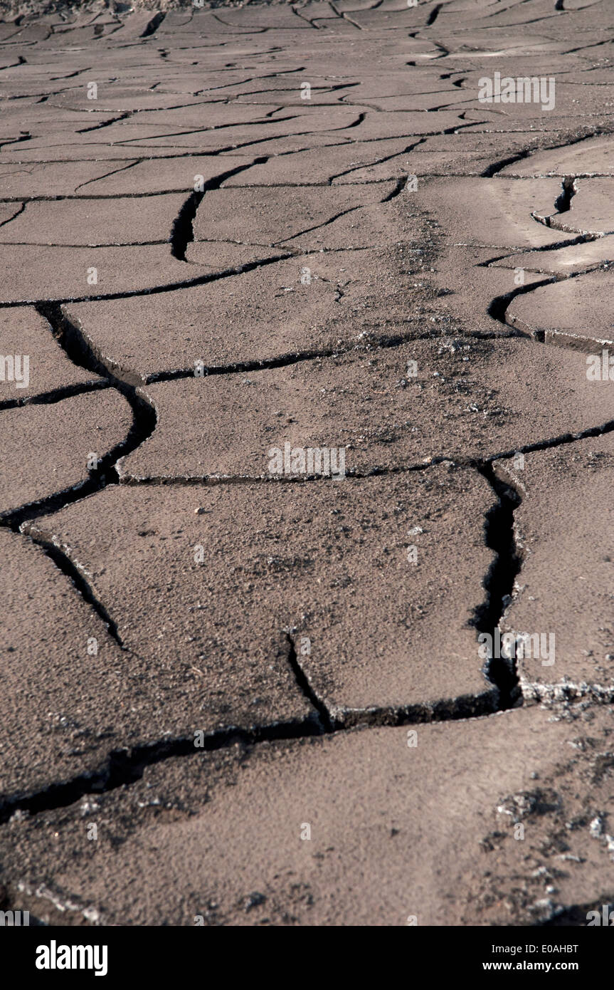 Nero incrinato il suolo, area luoping, Yunnan, Cina Foto Stock