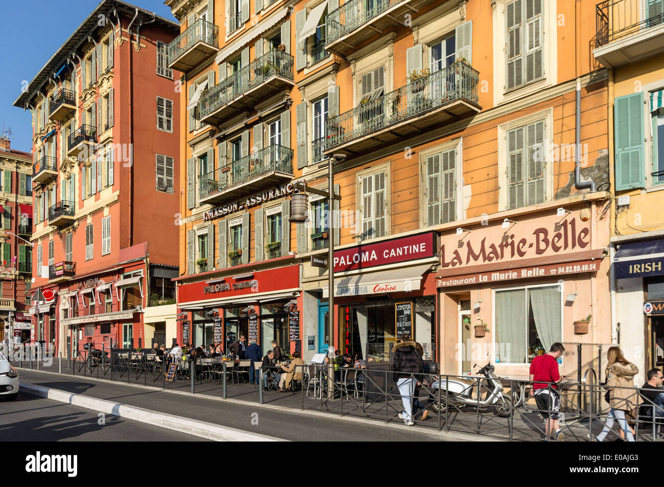 Street Cafe , PORTO VECCHIO , Nizza, Alpes Maritimes, in Provenza Costa Azzurra, Mediterraneo, Francia, Europa Foto Stock