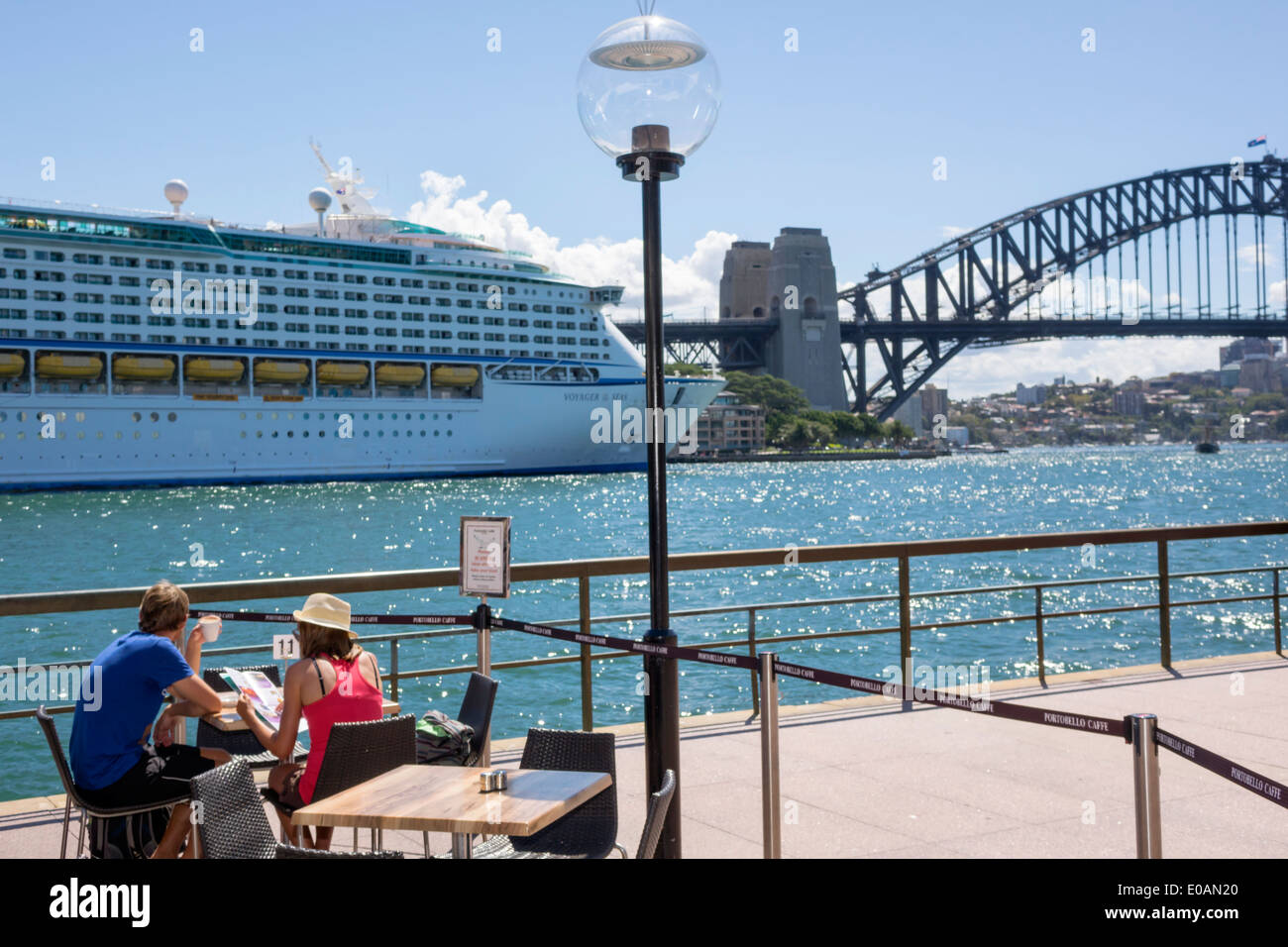 Sydney Australia,New South Wales,Sydney Harbour Bridge,porto,East Circular Quay,passeggiata,ristorante ristoranti ristorazione mangiare fuori caffè cafè bi Foto Stock