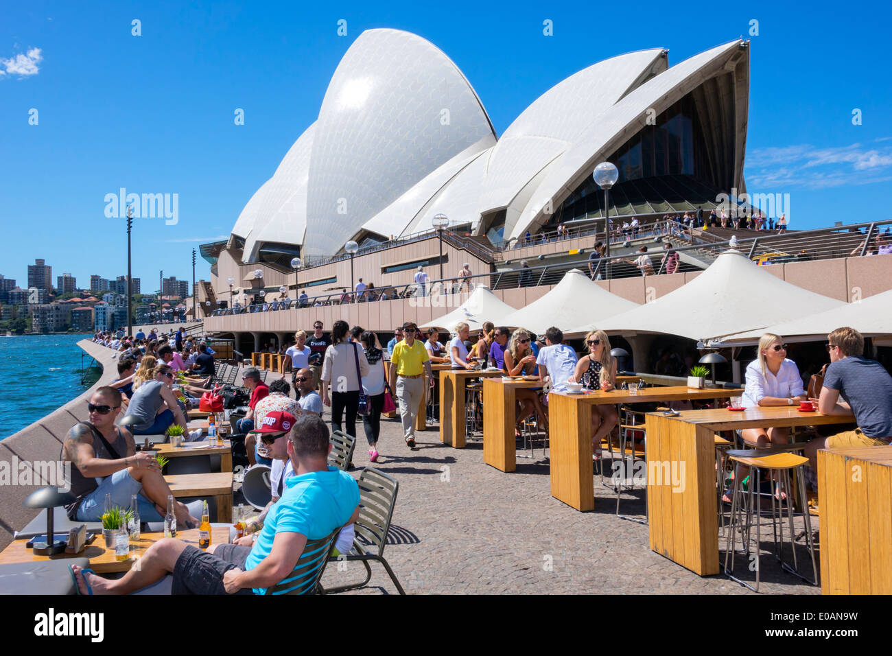 Sydney Australia,Sydney Harbour,Harbour,East Circular Quay,Sydney Opera House,Promenade,Opera Bar,ristoranti ristoranti ristoranti ristorazione cafe', al Fres Foto Stock