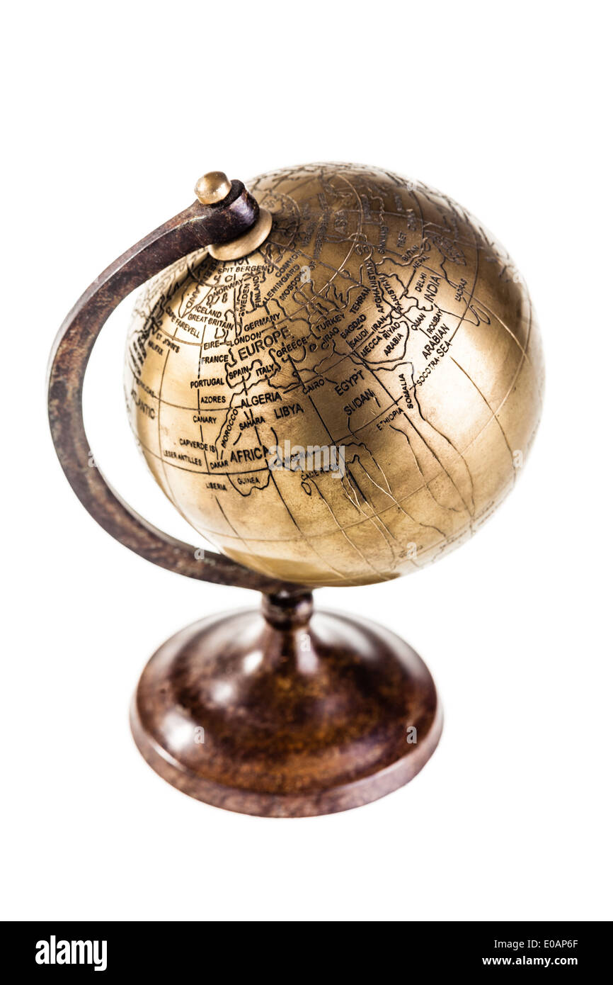 Un vecchio Golden Globe (mappa del mondo) isolato su bianco Foto Stock