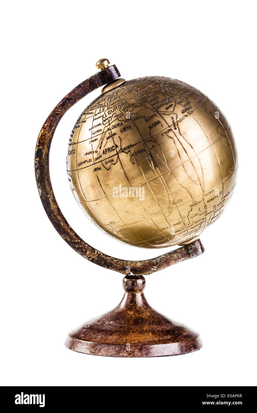 Un vecchio Golden Globe (mappa del mondo) isolato su bianco Foto Stock