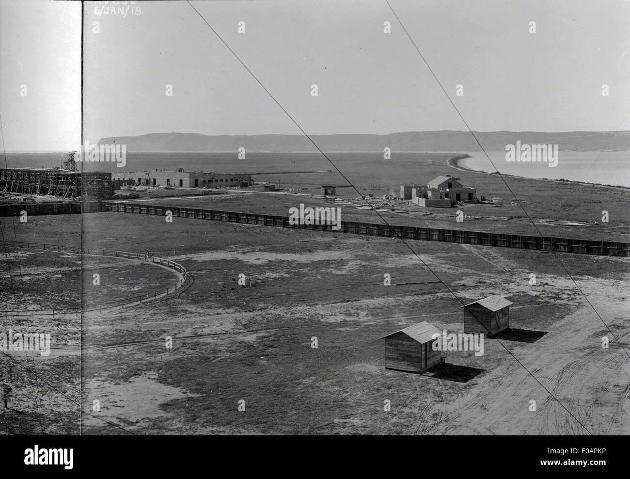 Questa immagine di North Island (NASNI) a San Diego mostra il ruolo chiave della base militare nell'aviazione navale degli Stati Uniti. Situata a Coronado, North Island è stata una stazione aerea navale vitale e un sito storico per lo sviluppo e le operazioni dell'aviazione. Foto Stock