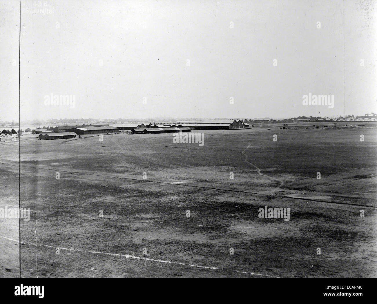 Questa foto mostra la North Island Naval Air Station a San Diego, California. L'aereo, registrato AL 28008, è mostrato alla base, che serve come posizione chiave per l'aviazione e le operazioni navali. Foto Stock