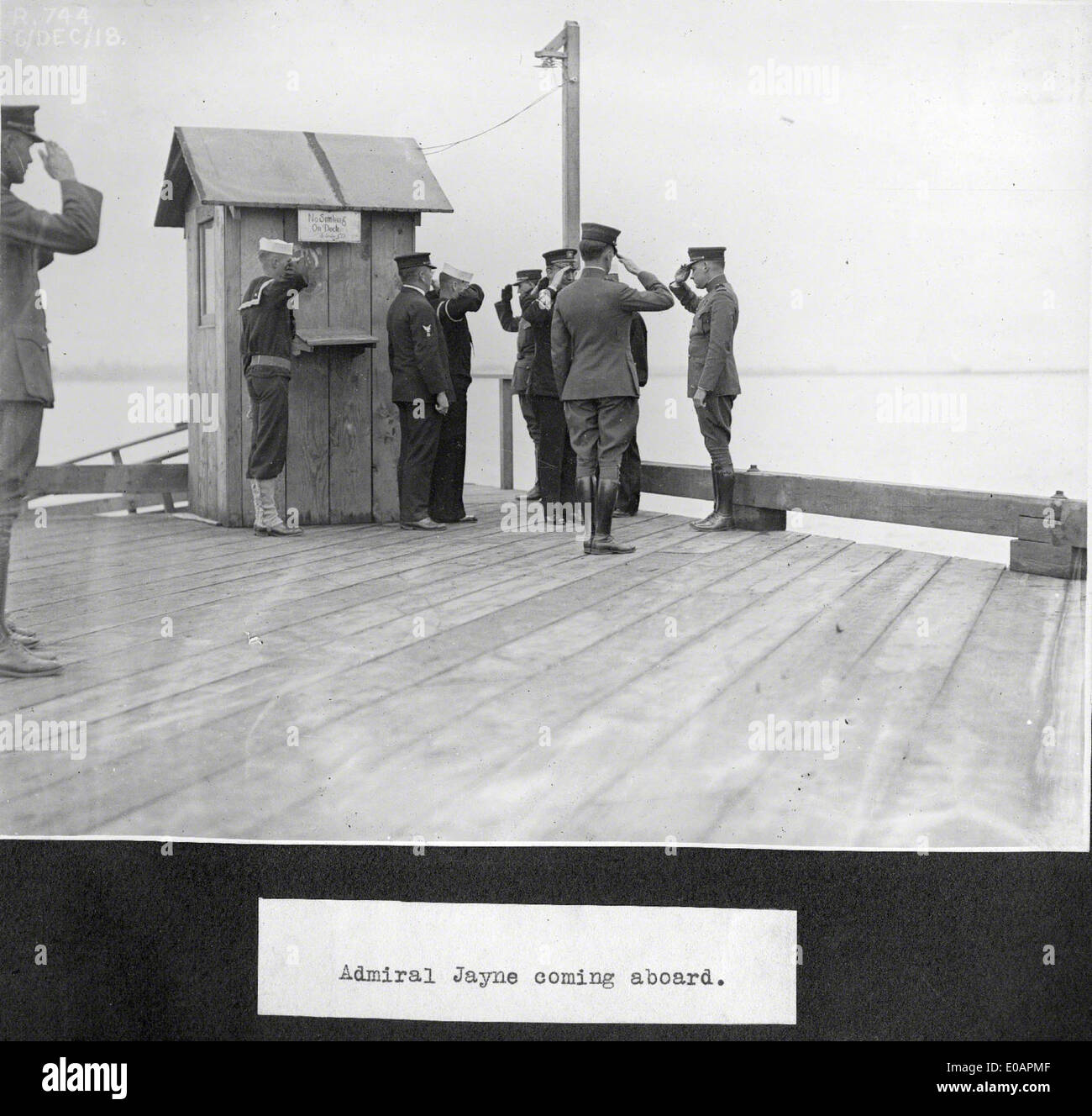 L'aereo AL 28013 era di stanza presso la North Island Naval Air Station di San Diego. North Island funge da base fondamentale per le operazioni di aviazione della Marina degli Stati Uniti, offrendo supporto agli aeromobili militari e al personale durante l'addestramento, lo spiegamento e la manutenzione. Foto Stock