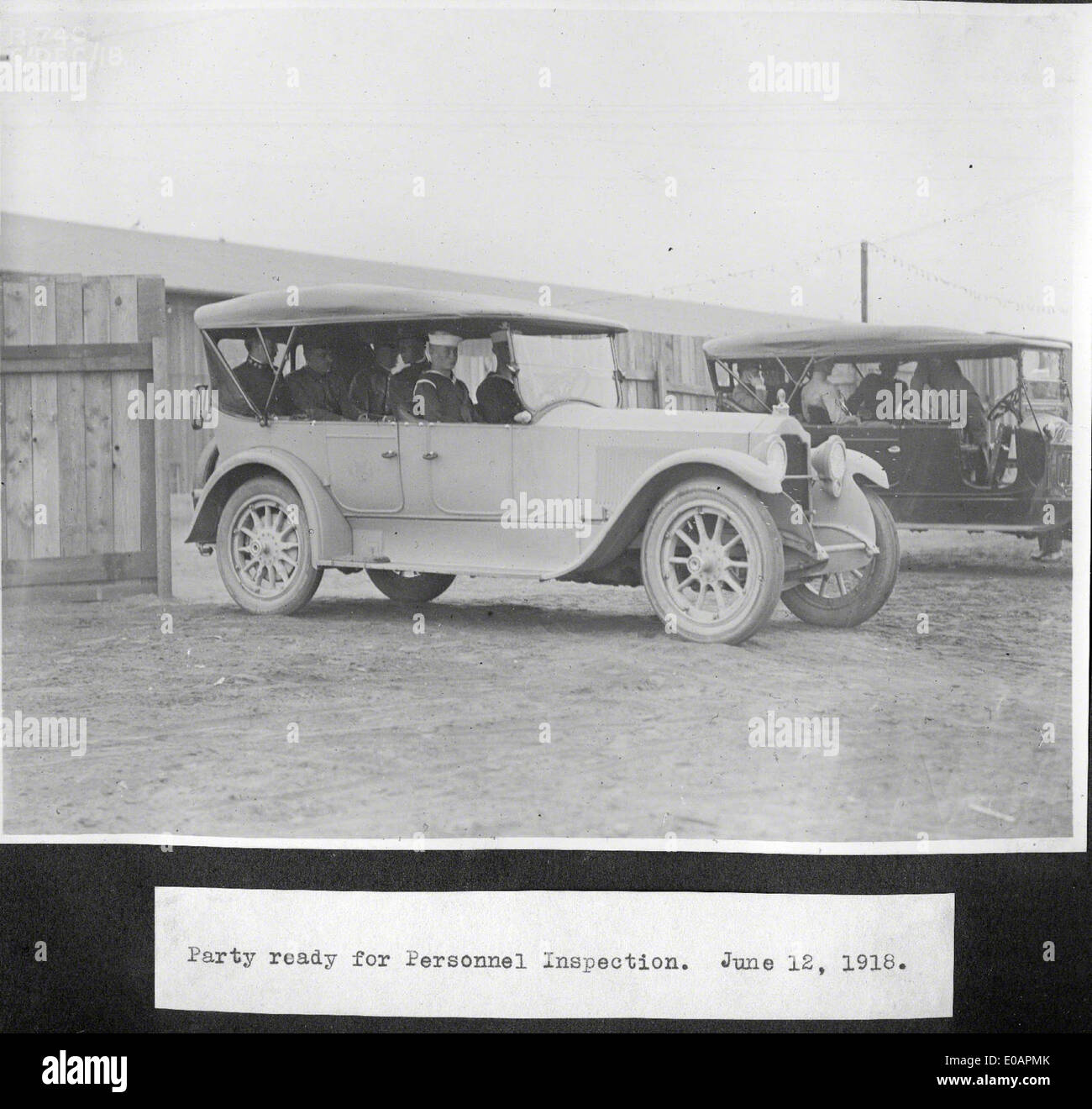 Questa immagine raffigura una vista di North Island a San Diego, California, sede della Naval Air Station North Island (NASNI). NASNI è stato un sito chiave per le operazioni di aviazione della Marina degli Stati Uniti fin dalla sua istituzione nel 1917. Situato vicino a Coronado, ha sostenuto numerosi aerei militari e ha servito come base per le operazioni di aviazione navale nel corso della storia. Foto Stock