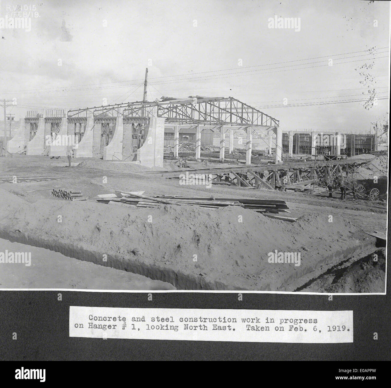Questa fotografia mostra North Island, situata a San Diego, California, sede della Naval Air Station North Island (NASNI), una base aeronautica della Marina degli Stati Uniti coinvolta in operazioni sia durante le guerre mondiali che oltre. Foto Stock