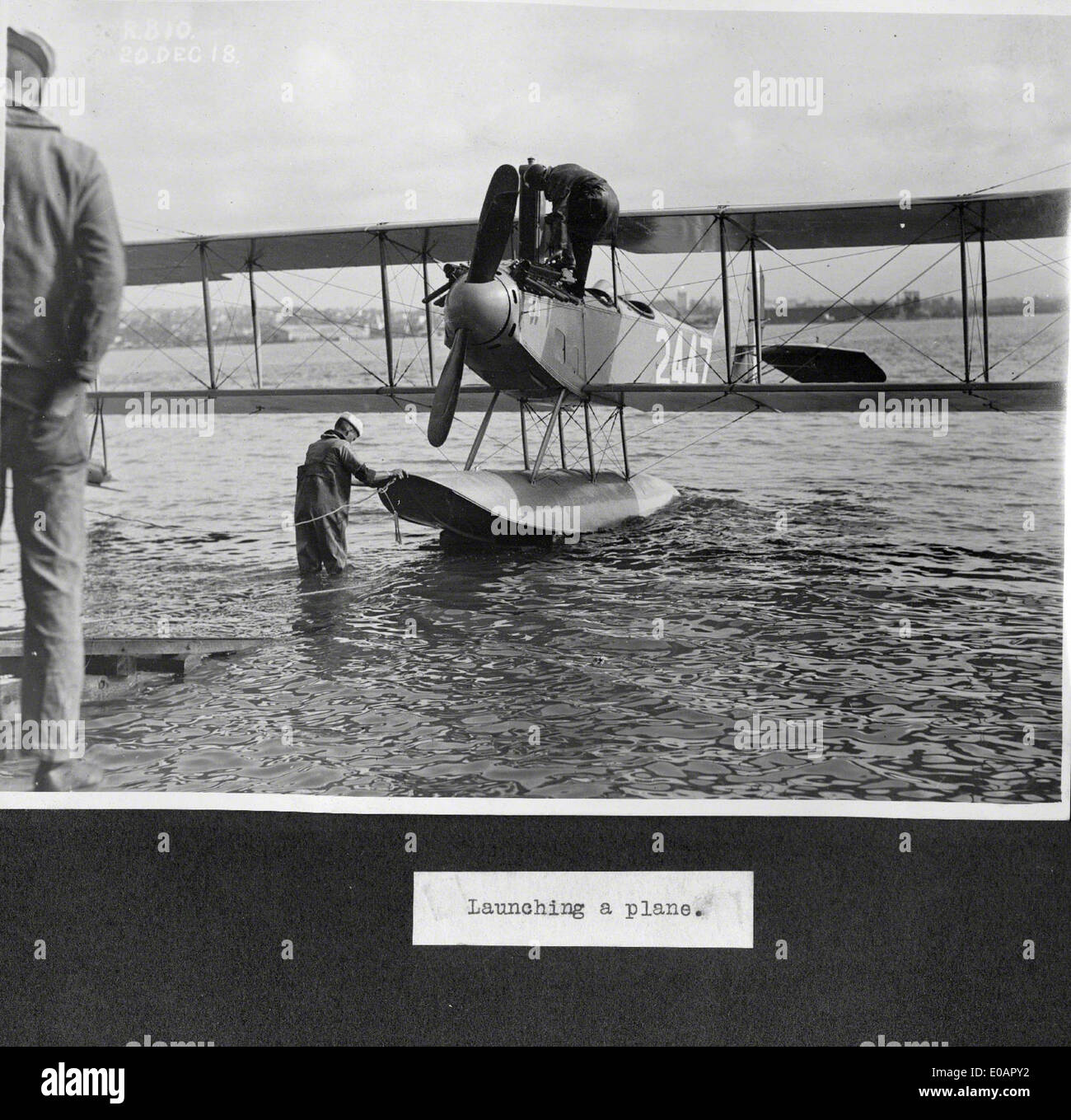 Questa foto raffigura North Island a San Diego, sede della Naval Air Station North Island (NASNI), un sito chiave nella storia dell'aviazione della Marina degli Stati Uniti e nelle operazioni militari. Si trova vicino a Coronado, California. Foto Stock