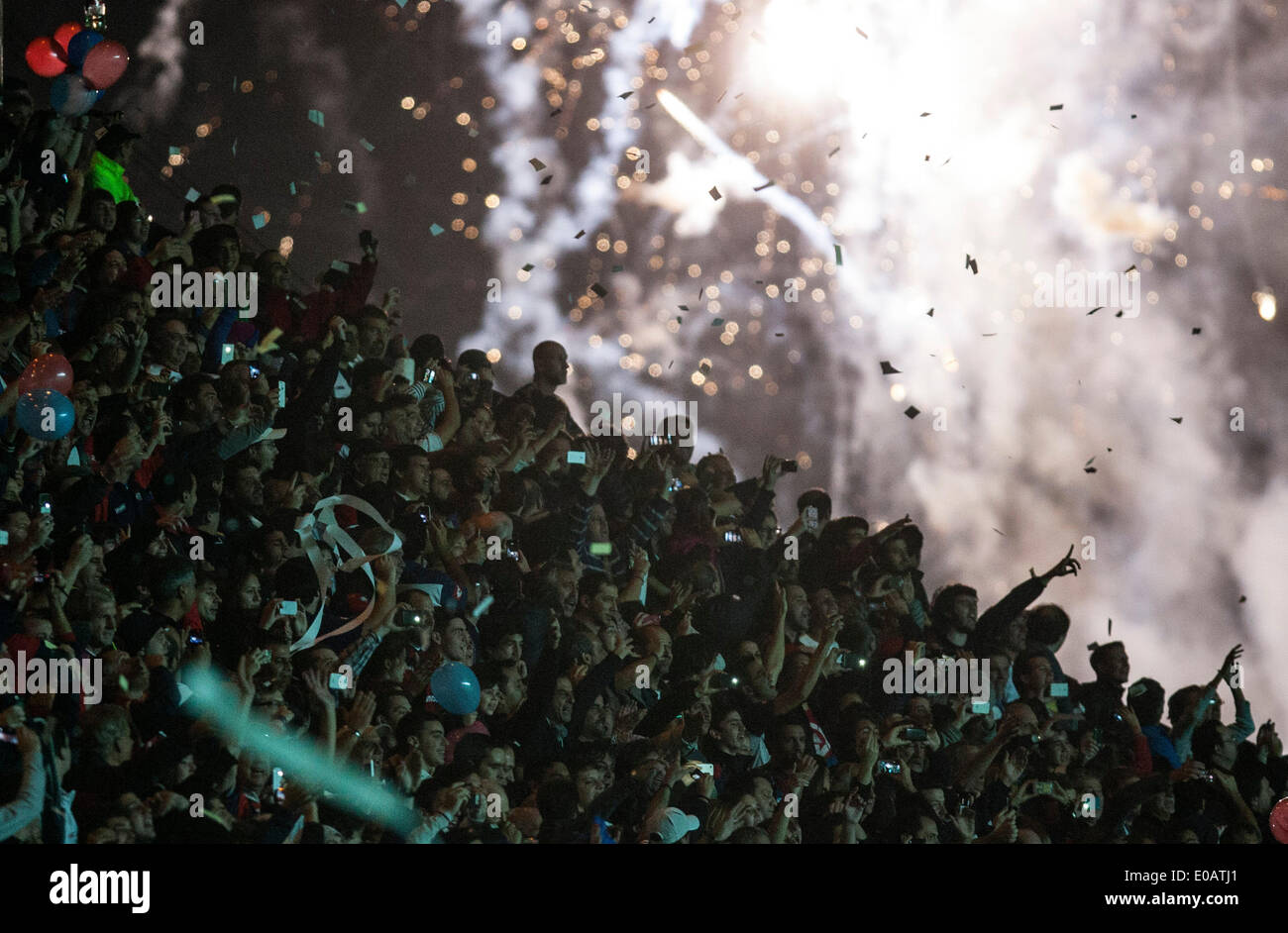 Buenos Aires, Argentina. Il 7 maggio, 2014. San Lorenzo è un fan di reagire durante la prima gamba quarterfinal match di 2014 Coppa Libertadores contro il Cruzeiro a Pedro Bidegain Stadium, a Buenos Aires, Argentina, il 7 maggio 2014. © Martin Zabala/Xinhua/Alamy Live News Foto Stock