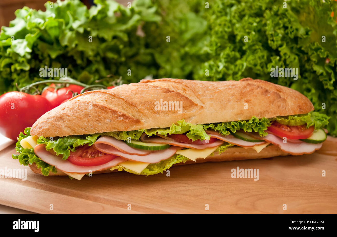 Grandi sandwich delizioso con prodotti freschi Foto Stock