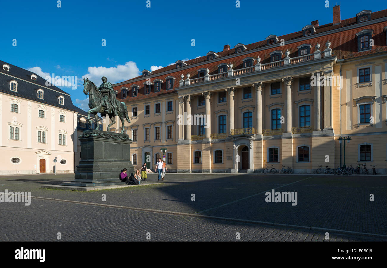 Germania Turingia Weimar Platz der Demokratie Carl-August-memoriale la casa regnante College di Musica Franz Liszt a sinistra Anna Amalia Foto Stock