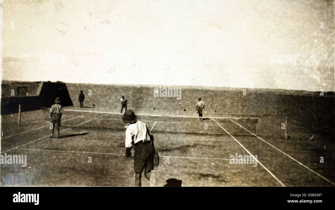 Una fotografia che raffigura Bud in servizio con Edwin Newman in Medio Oriente, che mostra il ruolo della Royal Air Force (RAF) durante le operazioni militari in Iraq. Foto Stock