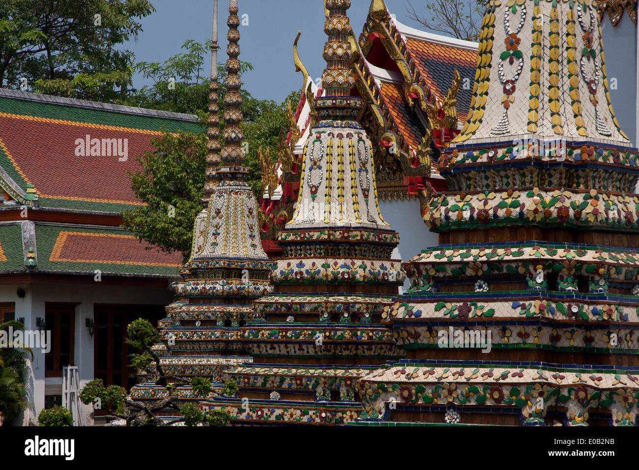Tetti colorati al Grand Palace, Bangkok, Thailandia Foto Stock