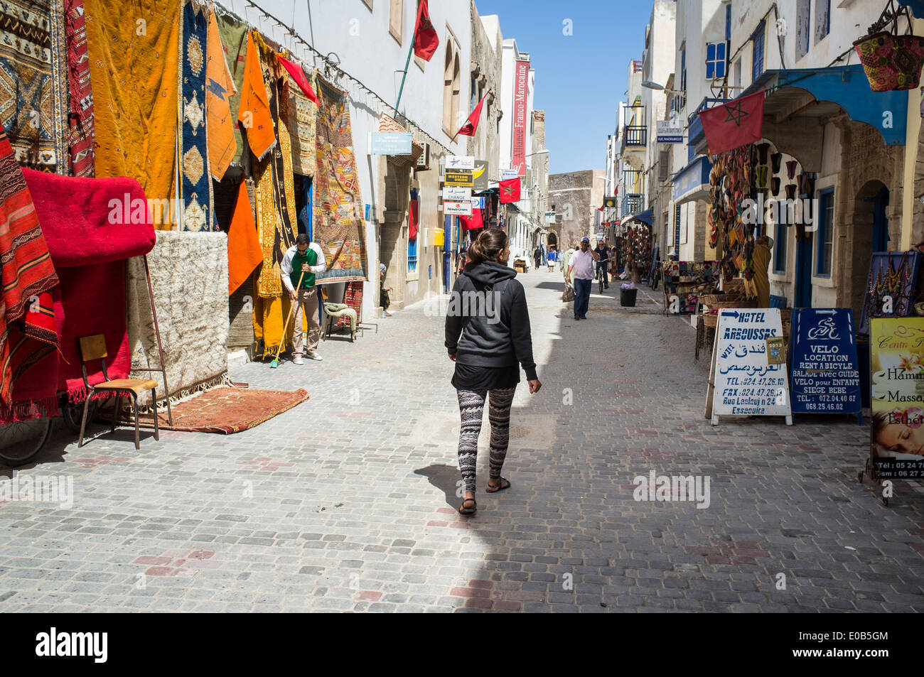 Negozi di strada nella Medina di Essaouira, Marocco Foto Stock