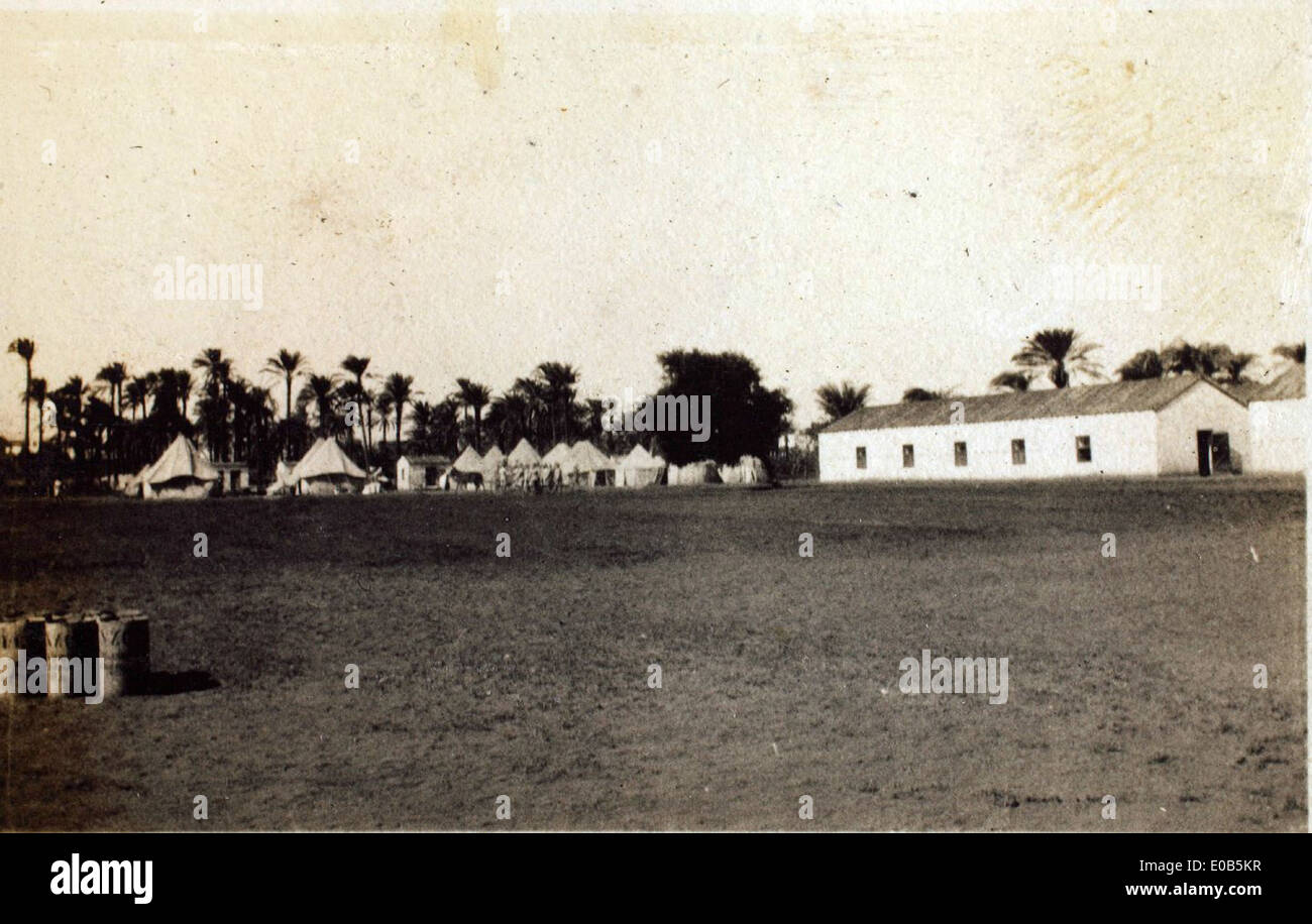 Questa immagine, scattata da Edwin Newman, mostra il campo dell'esercito egiziano in Iraq durante il conflitto in Medio Oriente. La RAF ha fornito un sostegno fondamentale alle operazioni a terra nella regione. Foto Stock