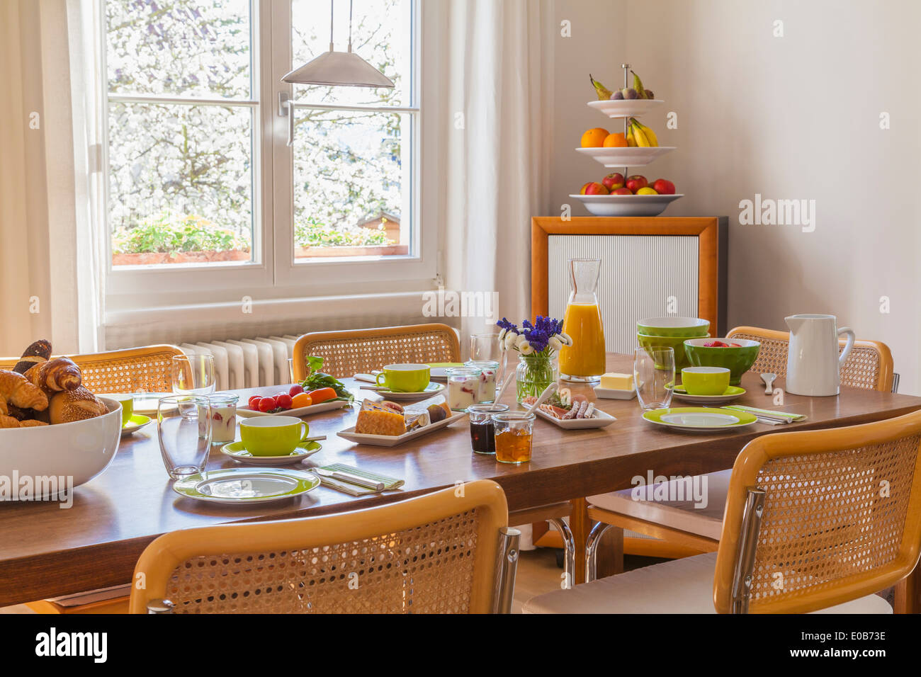 Germania Baden-Wuerttemberg, Stoccarda, cui tavolo per la colazione Foto Stock